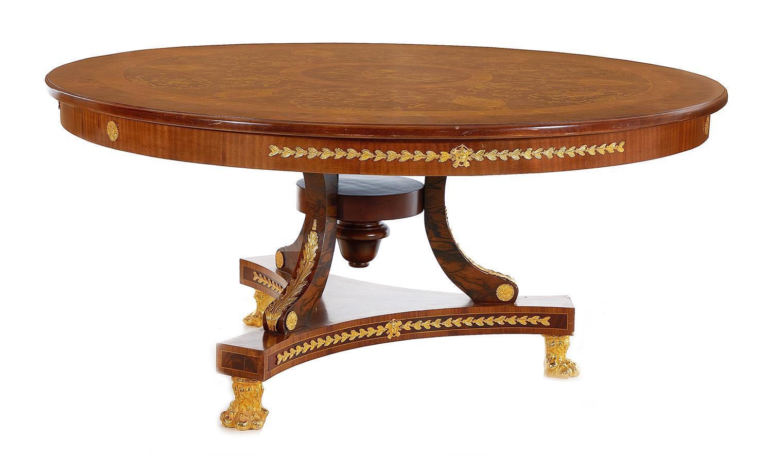 Américain Table centrale en marqueterie, loupe et bronze de style Régence, 20e siècle en vente