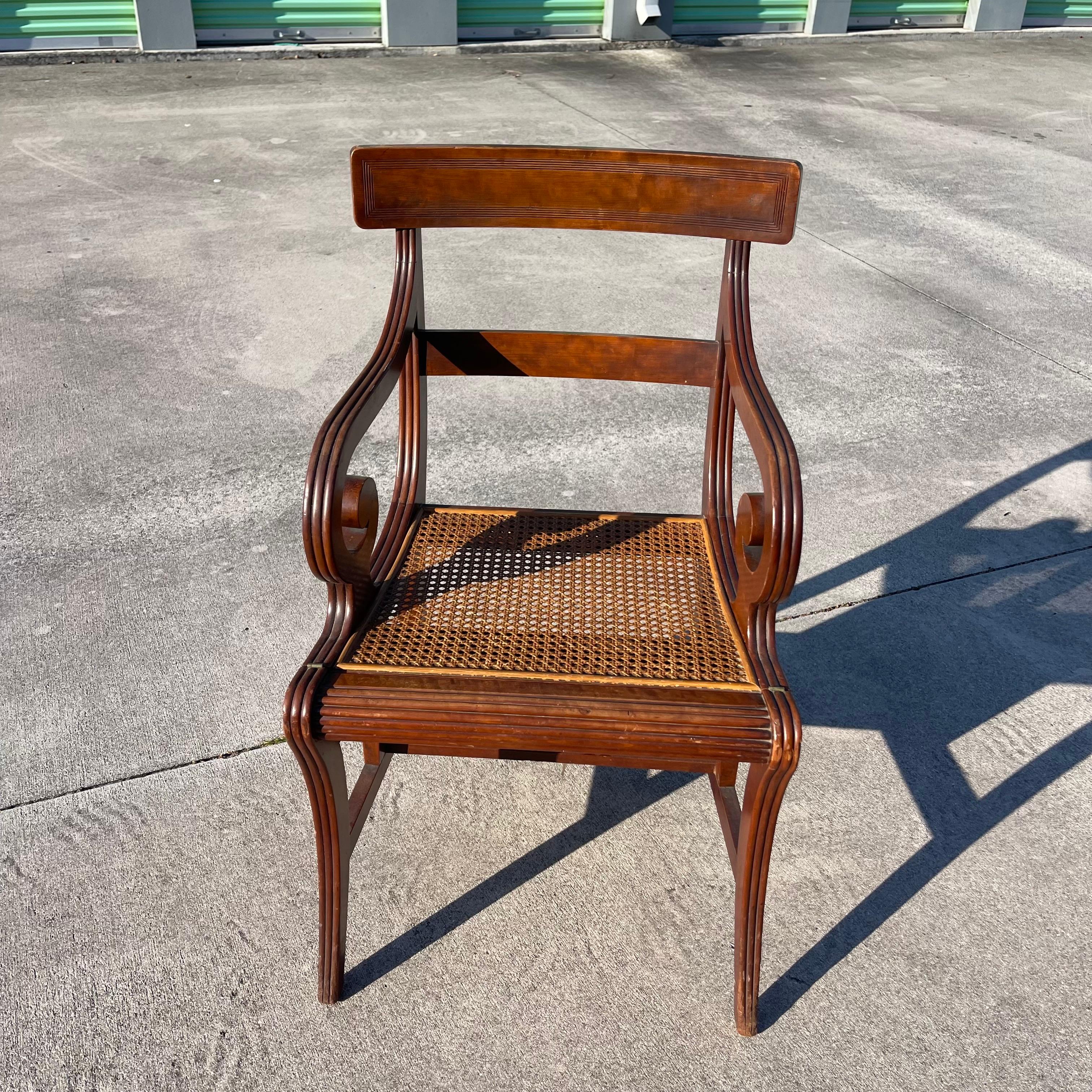 Américain Chaise de bibliothèque à siège en rotin métamorphique de style Regency, marches, par Bittner, Louisville en vente