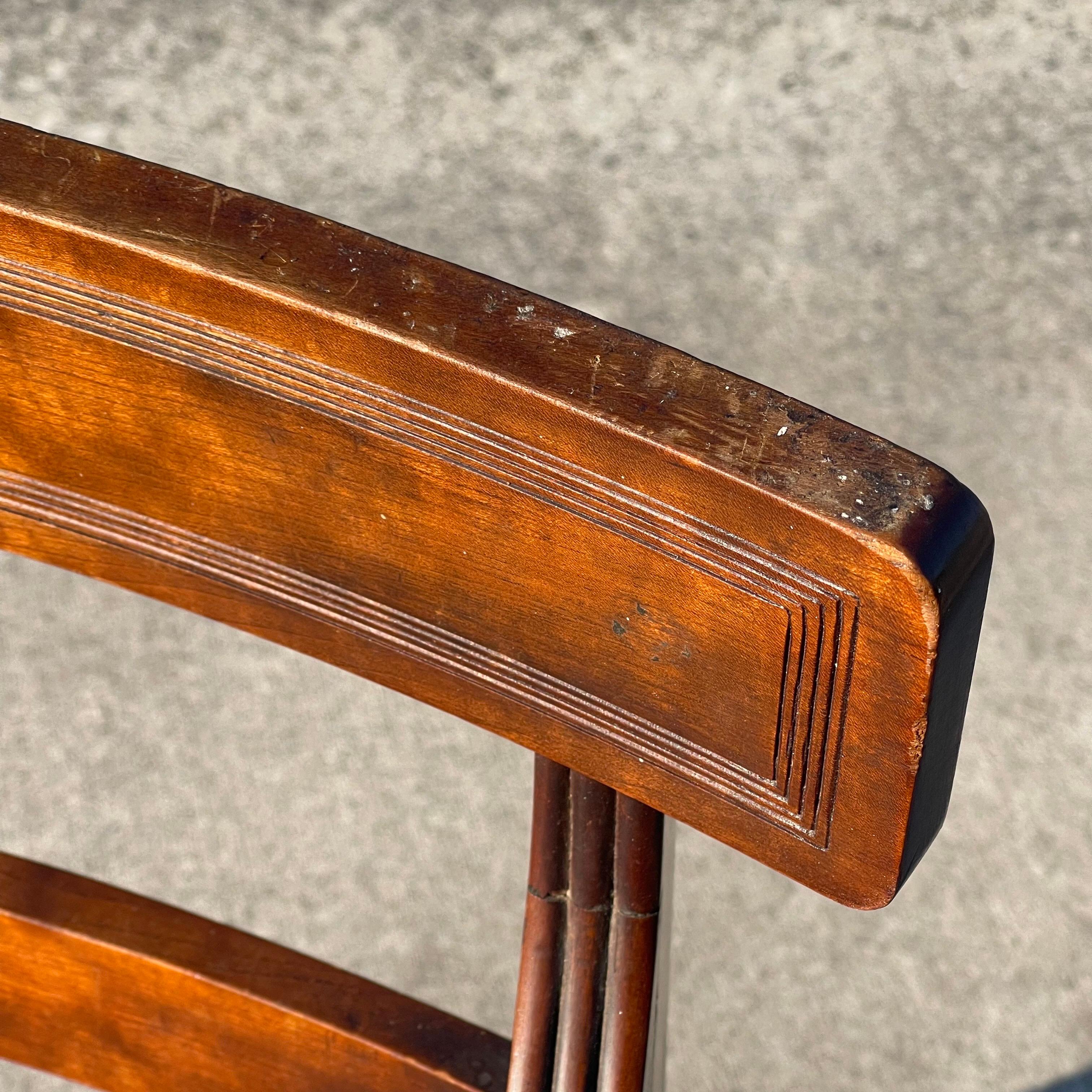 20ième siècle Chaise de bibliothèque à siège en rotin métamorphique de style Regency, marches, par Bittner, Louisville en vente