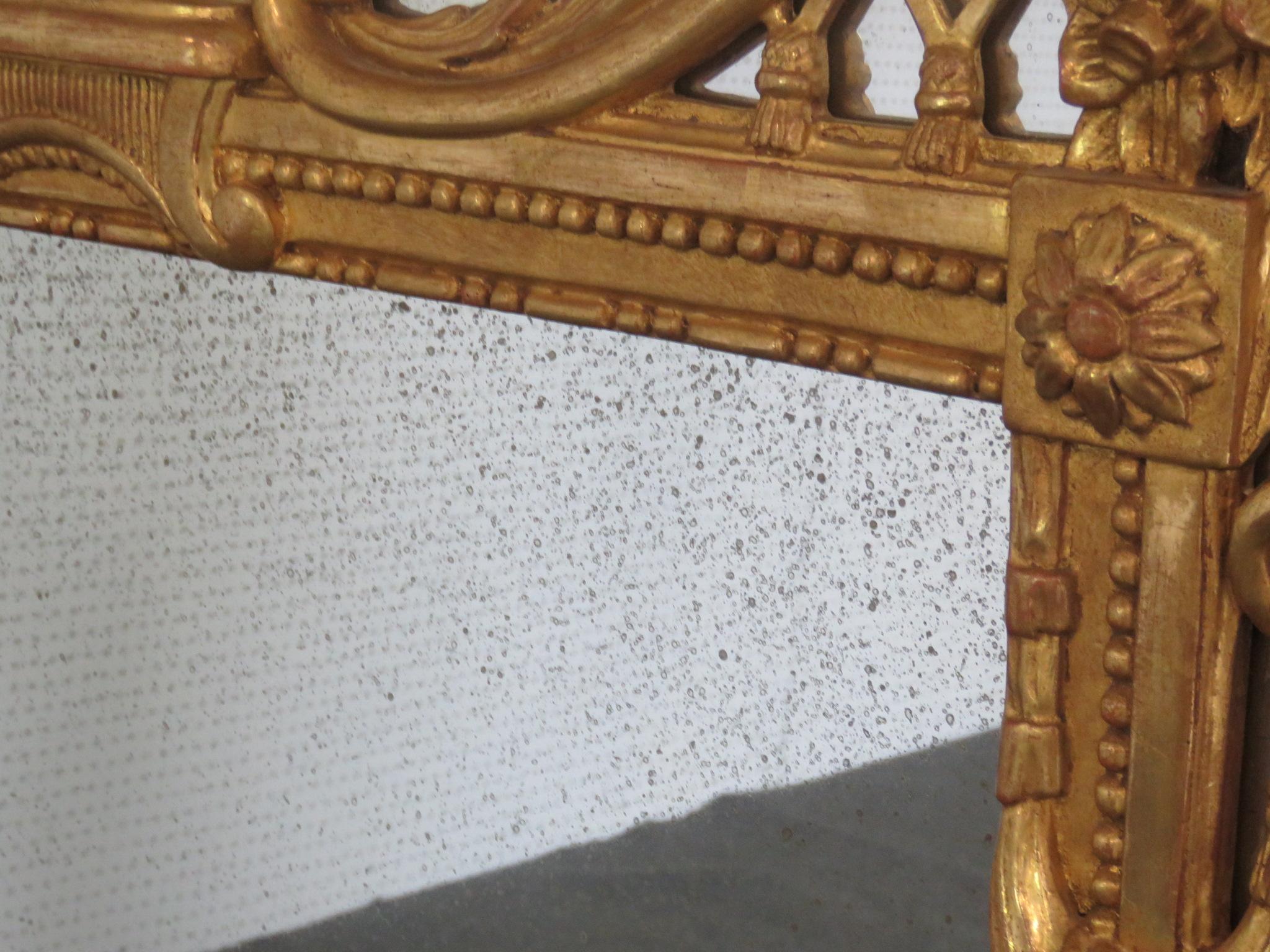 French Louis XV Parcel Gilded Carved Wood Italian Made Wall Mirror In Good Condition In Swedesboro, NJ
