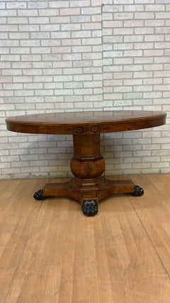 Table à tréteaux ovale à piédestal en acajou de style Régence avec pieds à quatre pattes par Baker