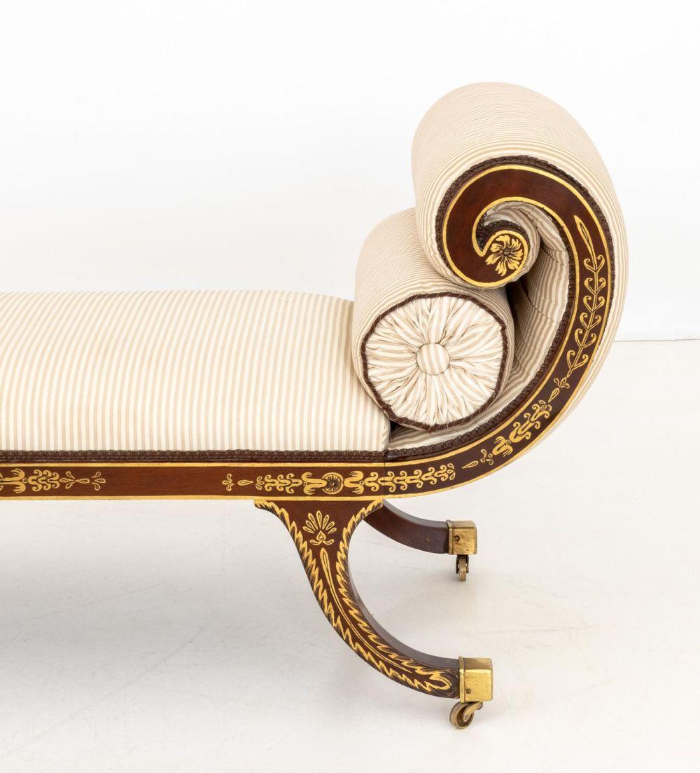 Chaise Longue aus lackiertem Mahagoni im Regency-Stil im Zustand „Gut“ im Angebot in Astoria, NY