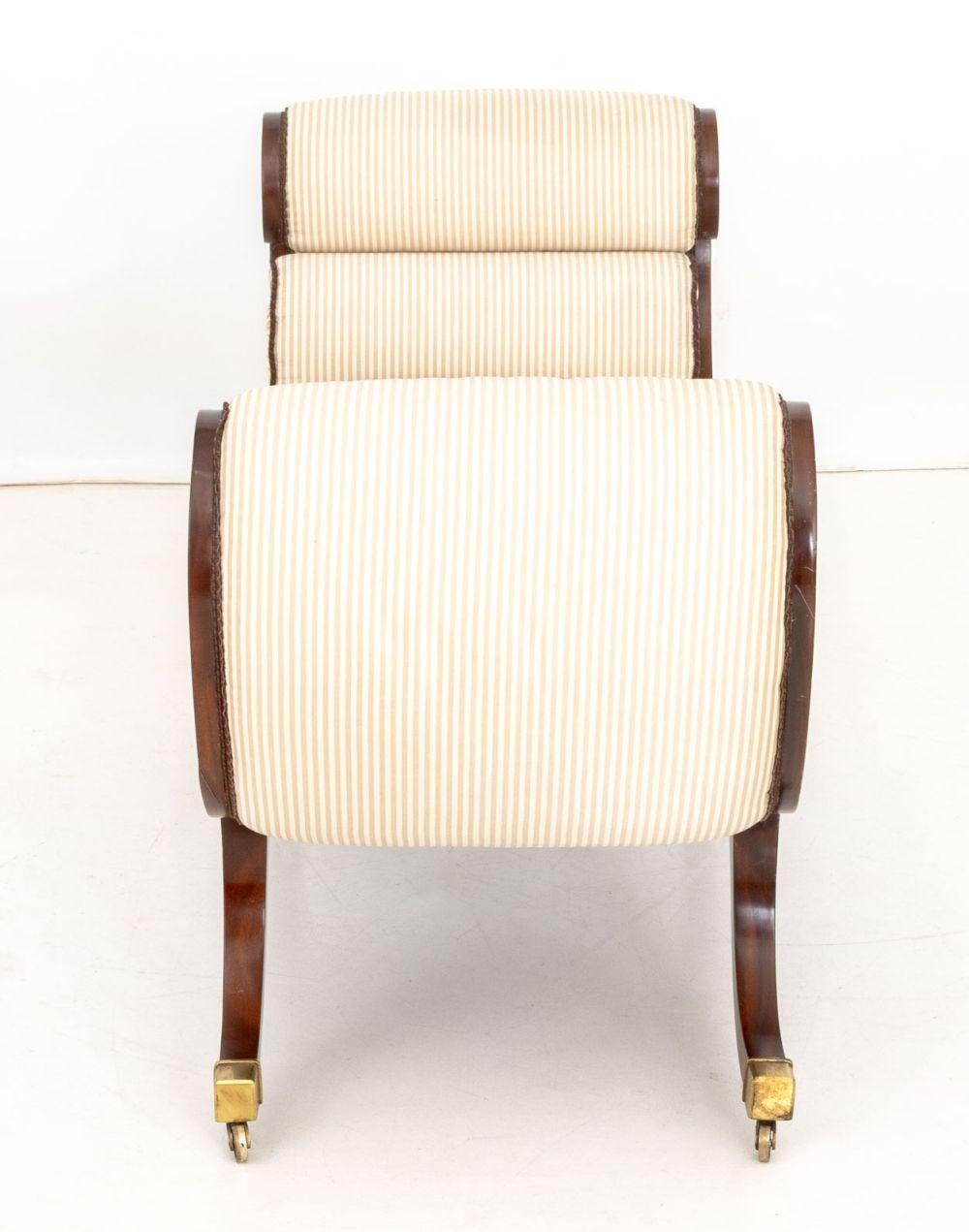 Chaise Longue aus lackiertem Mahagoni im Regency-Stil (20. Jahrhundert) im Angebot