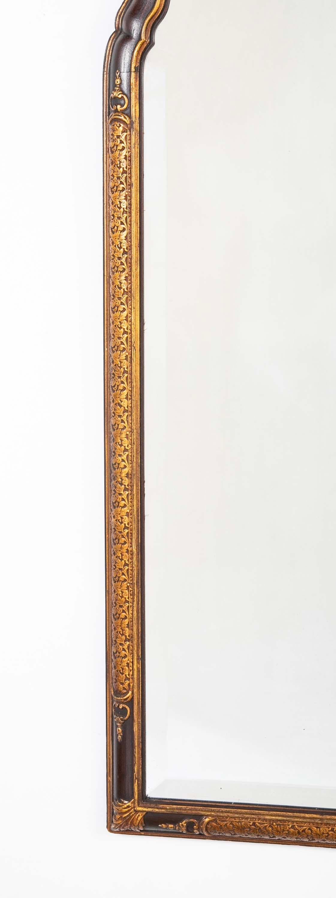 Espejo De Nogal Pintado Estilo Regencia Con Decoración Dorada siglo XX en venta