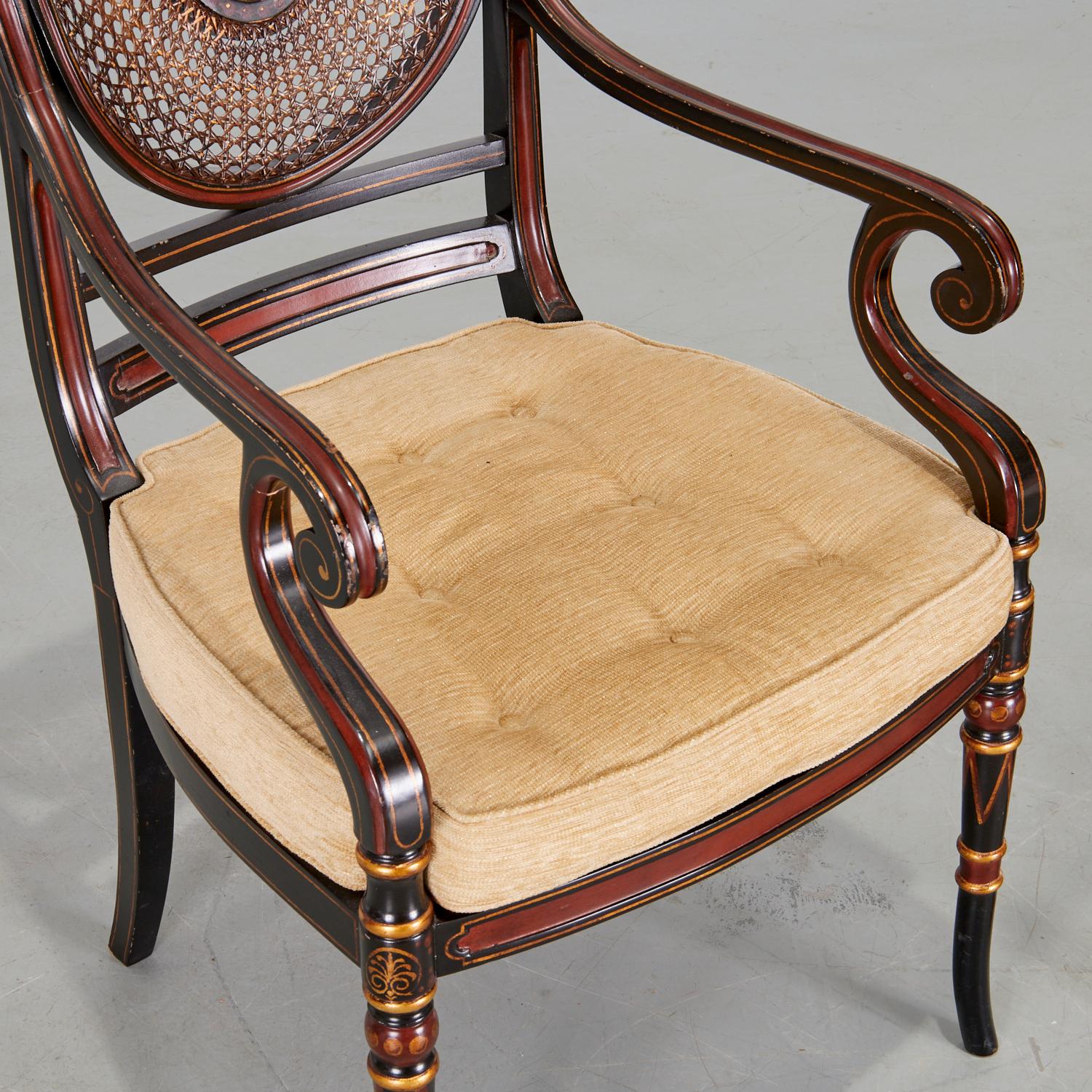 Américain Fauteuil de style Régence en bois d'ébène avec assise en rotin, dossier avec détails en tête de lion en vente