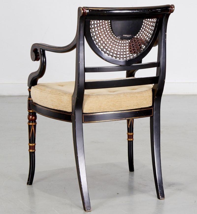 Regency-Sessel im Regency-Stil, teilweise ebonisiert, Sitz aus Schilfrohr, Rückenlehne mit Löwenkopf-Detail (Stoff) im Angebot