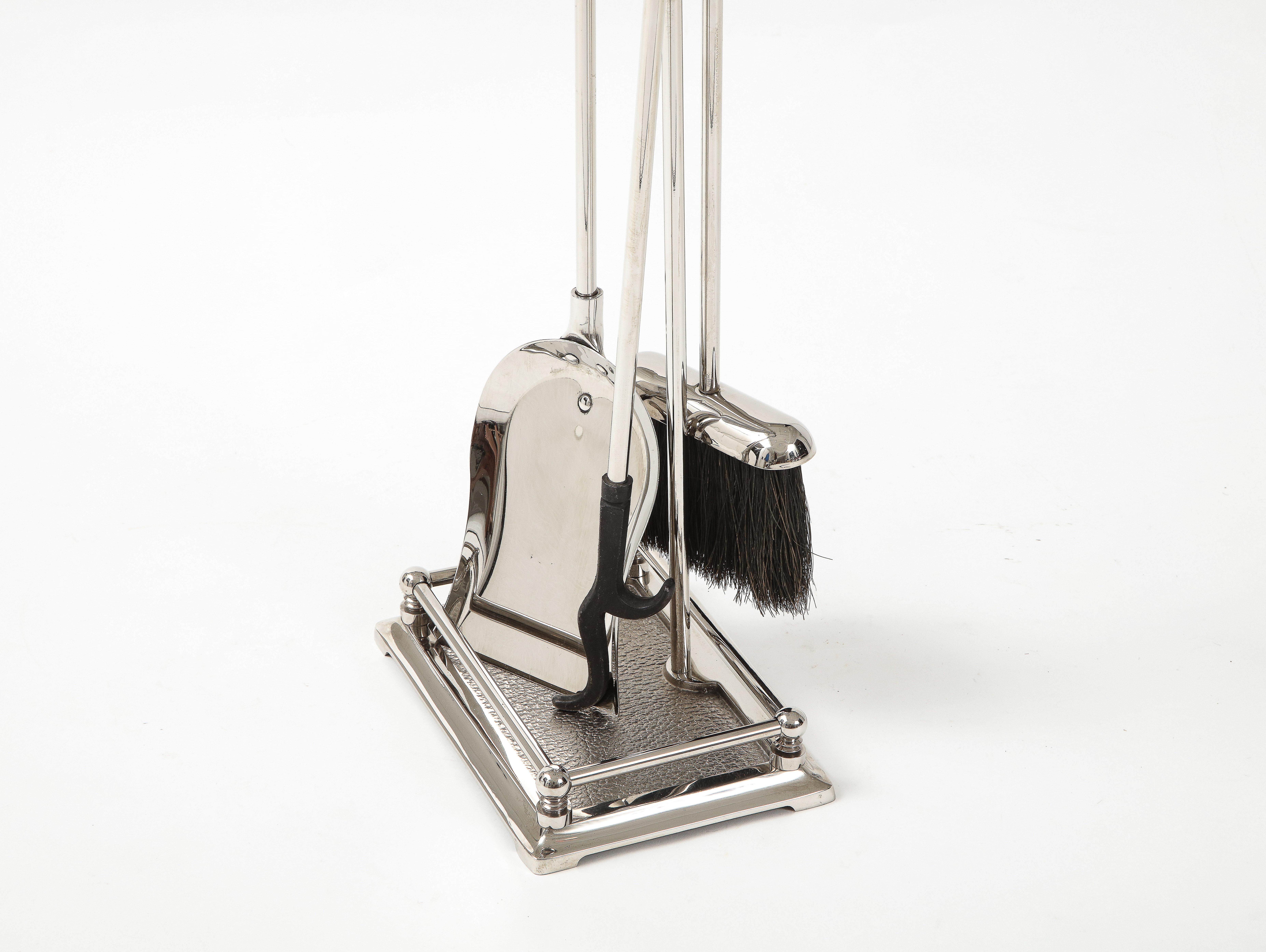 Nickel Tabourets de cheminée en nickel poli de style Régence en vente