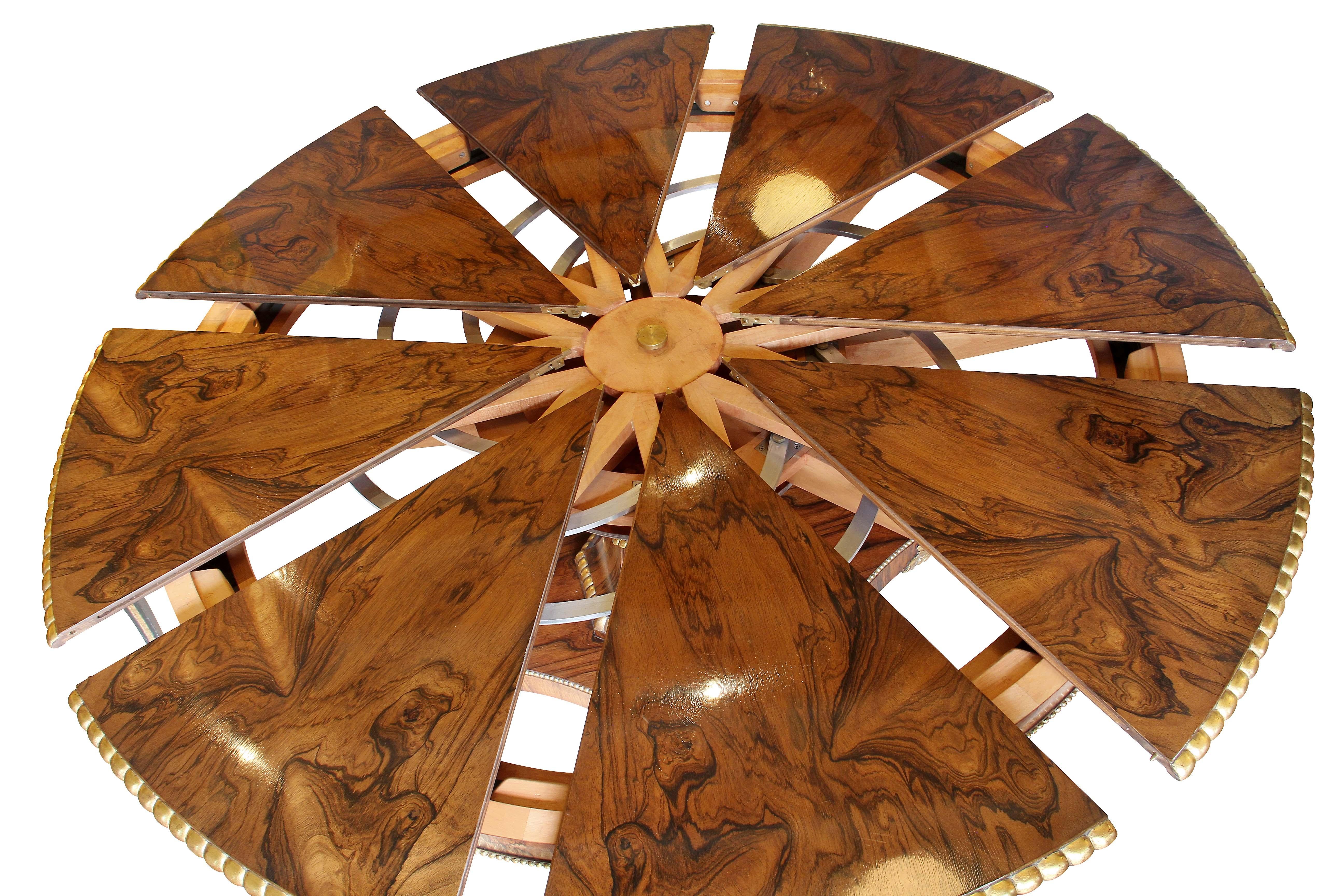 Anglais Table de salle à manger de style Régence en bois de rose et doré « jug » Capstan en vente