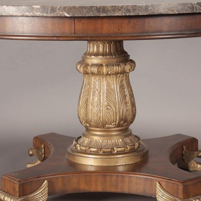 Table centrale ronde de style Régence Bon état - En vente à Cypress, CA