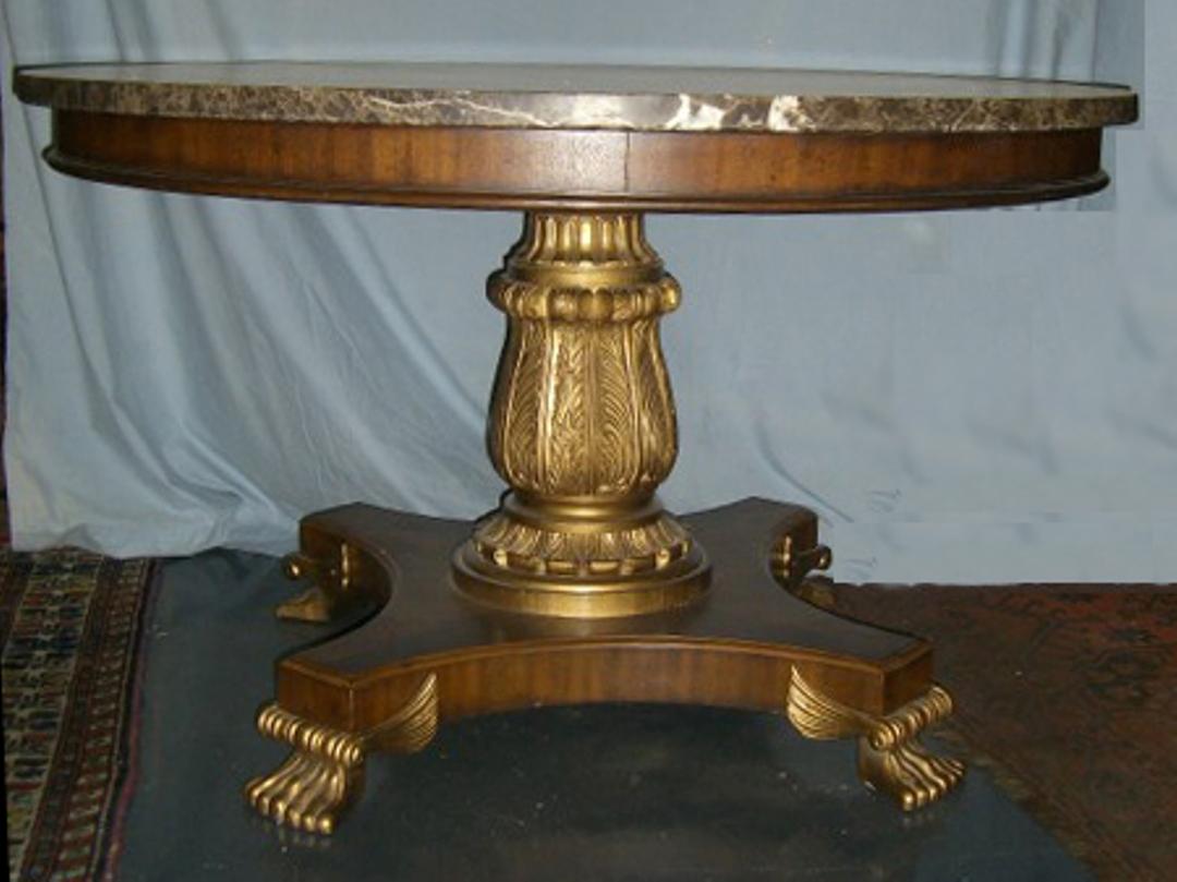 20ième siècle Table centrale ronde de style Régence en vente