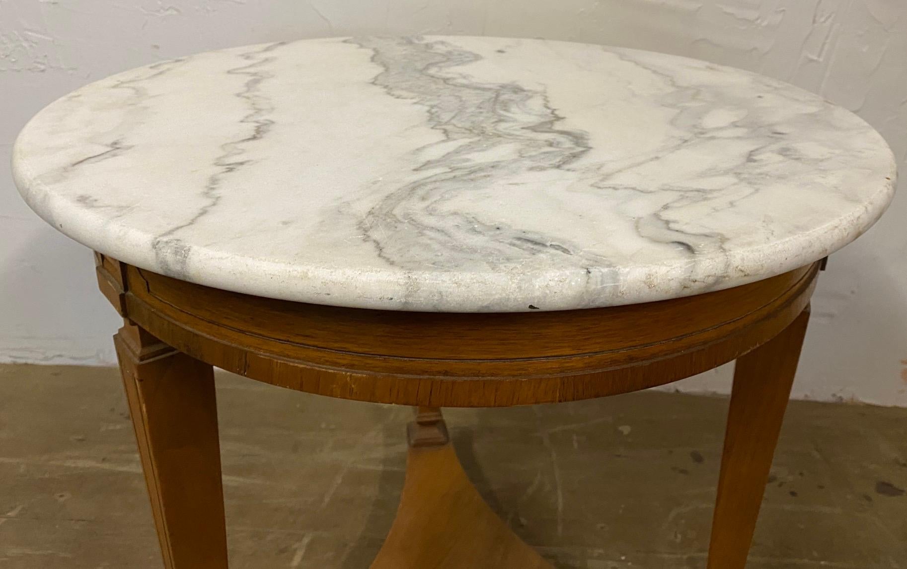 Regency Style Round Marble Top Table In Good Condition In Sheffield, MA