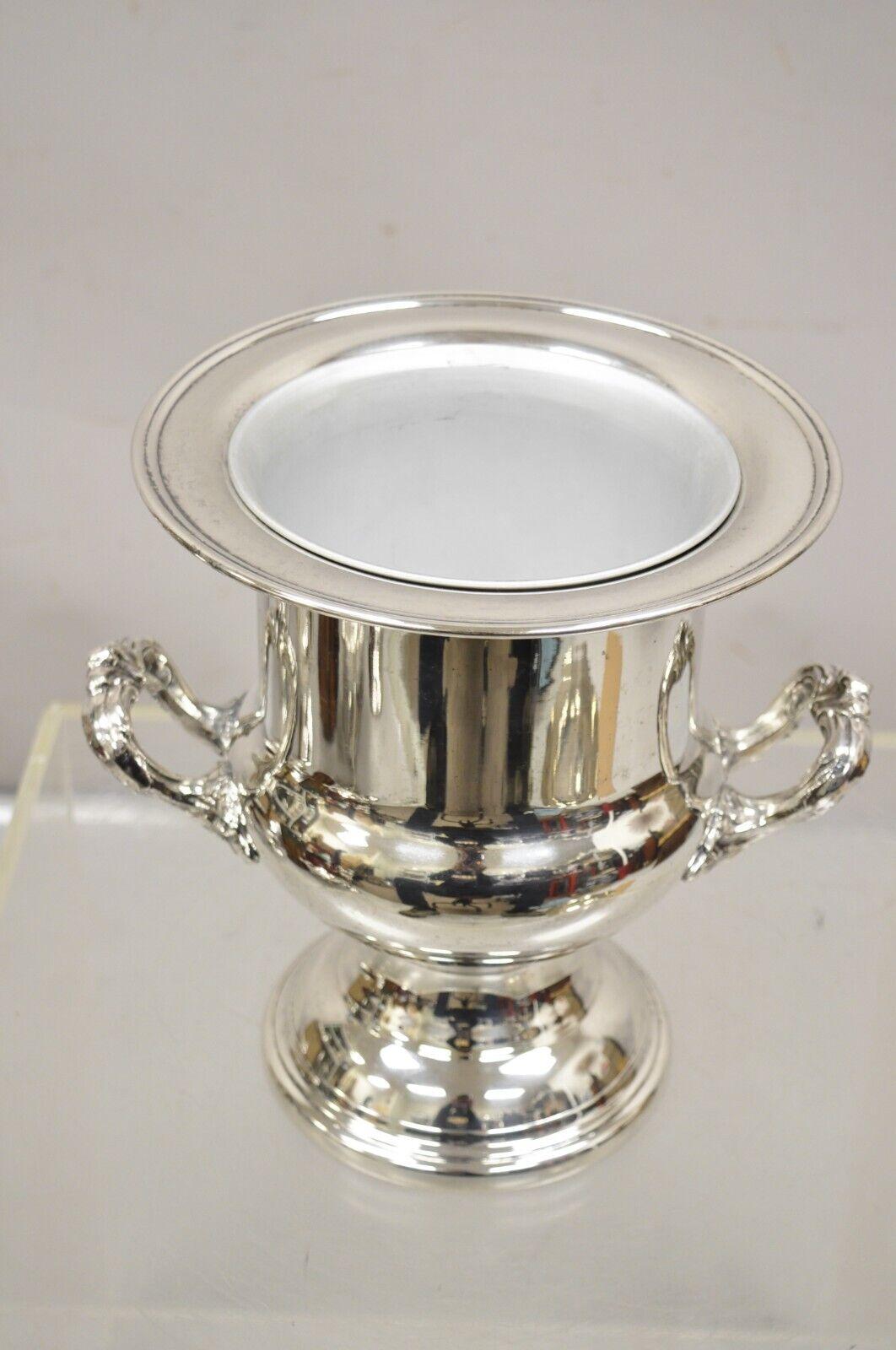 Regency Style versilbert Twin Handle Trophy Cup Champagner Eimer Eiskühler (20. Jahrhundert) im Angebot