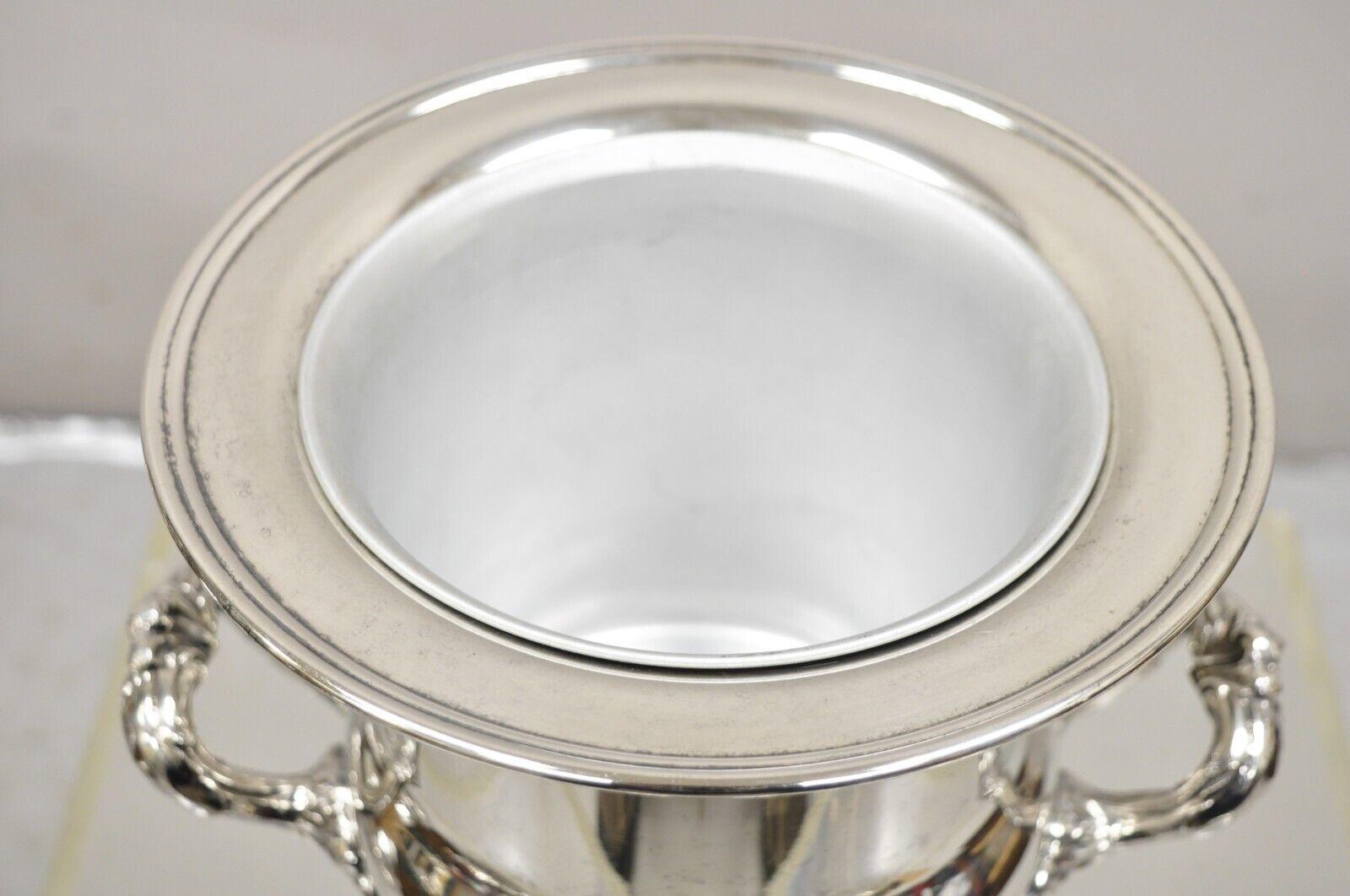 Regency Style versilbert Twin Handle Trophy Cup Champagner Eimer Eiskühler im Angebot 1