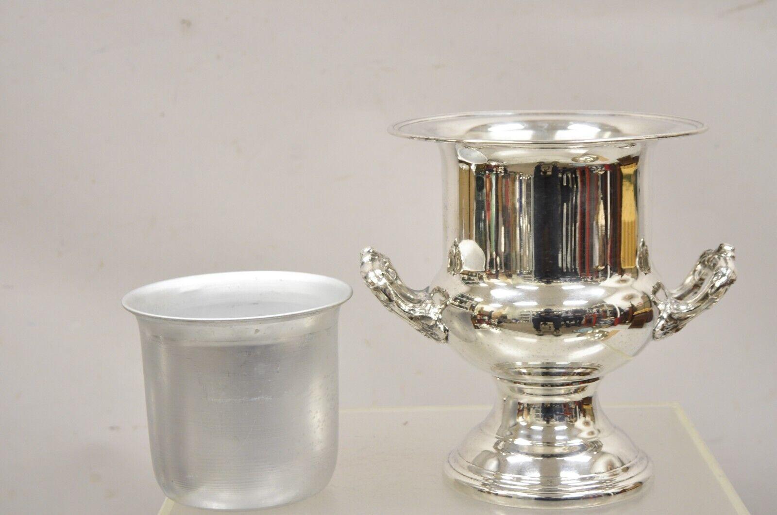 Regency Style versilbert Twin Handle Trophy Cup Champagner Eimer Eiskühler im Angebot 2