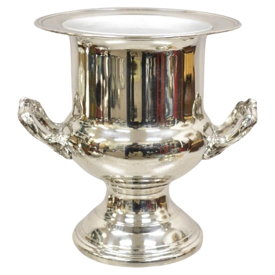 Regency Style versilbert Twin Handle Trophy Cup Champagner Eimer Eiskühler im Angebot