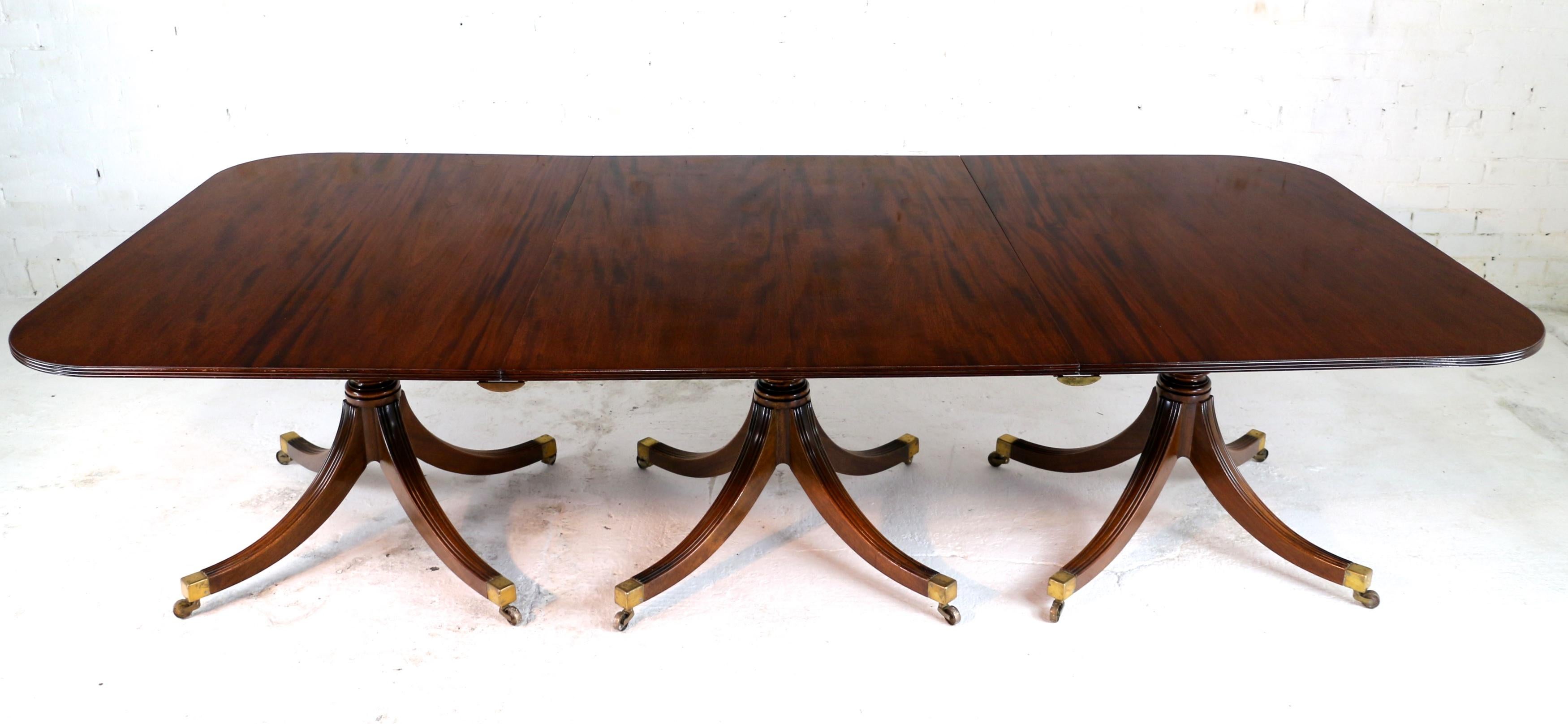 Regency Style Solid Mahogany Extending Three Pillar Dining Table and Two Leaves 9
