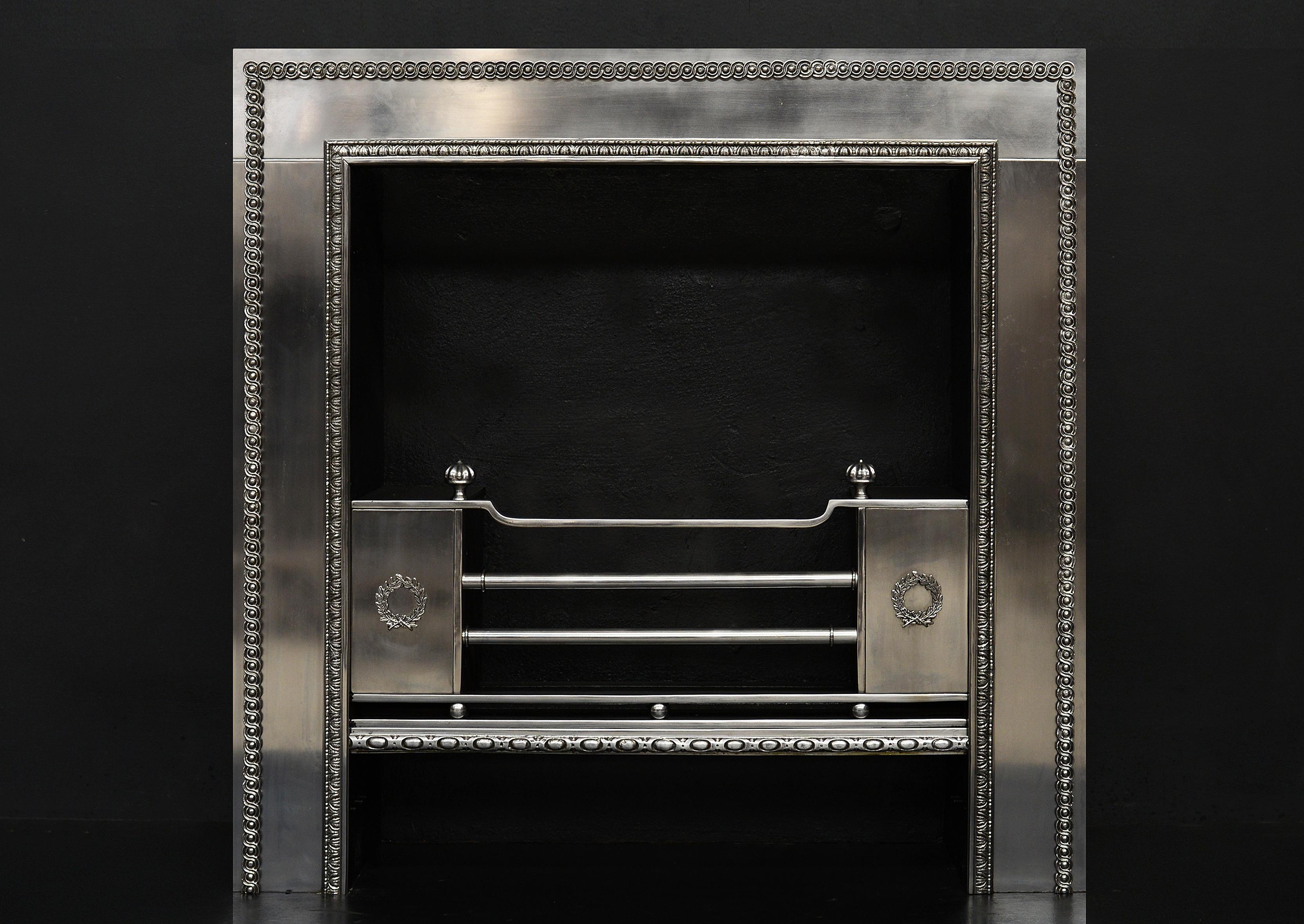 Anglais Grille de registre en acier et laiton de style Regency en vente