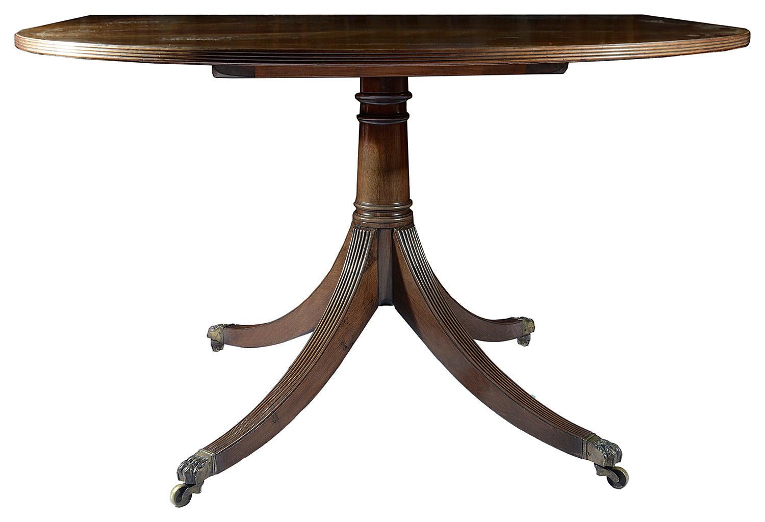 Regency Style Triple Pedestal Mahogany Dining Table In Good Condition In Brighton, Sussex