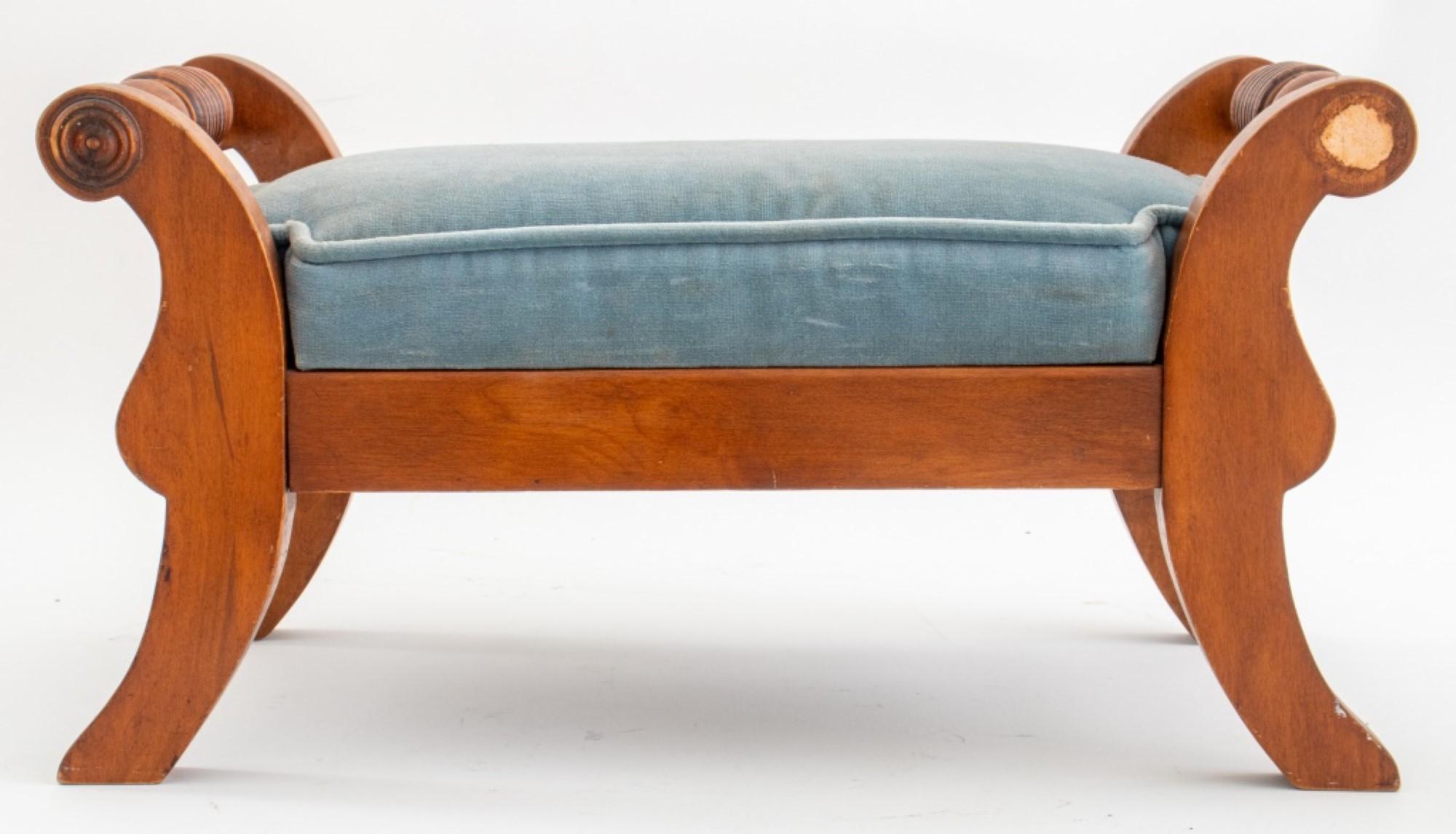 Regency Style Walnut Footstool In Good Condition For Sale In New York, NY