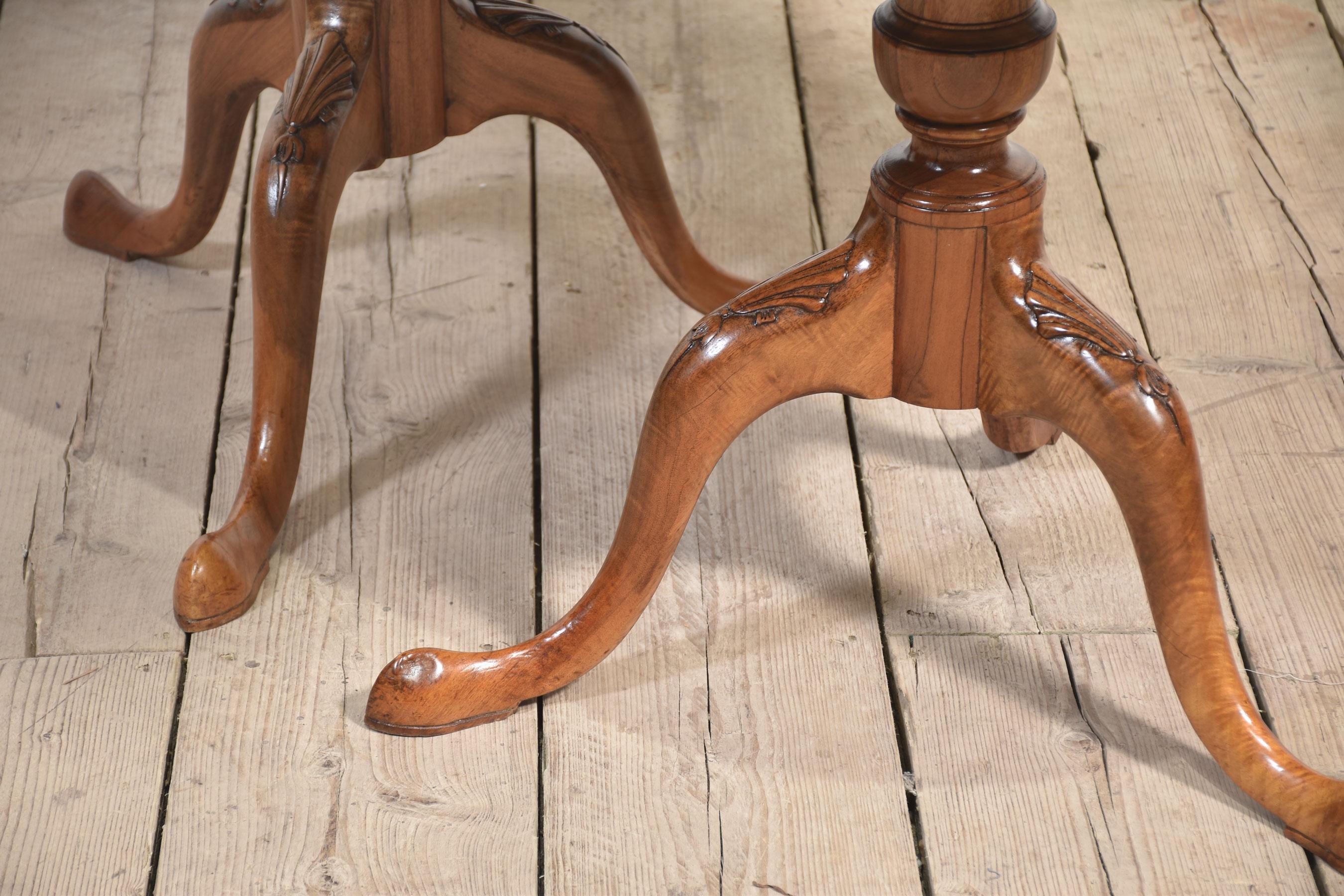Mesa de comedor de dos columnas de nogal estilo Regencia Británico en venta