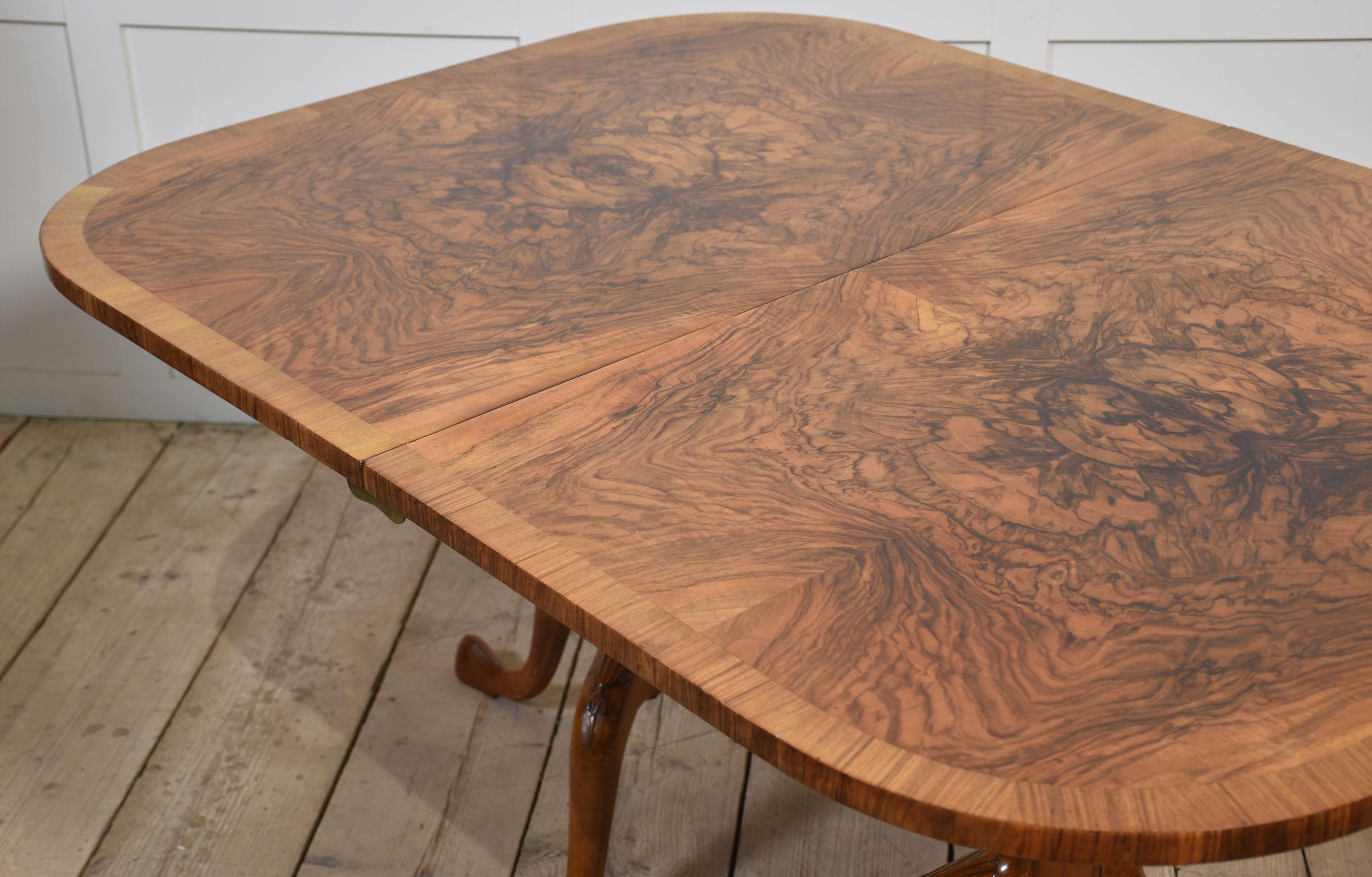 Mesa de comedor de dos columnas de nogal estilo Regencia en Bueno estado para la venta en Cheshire, GB