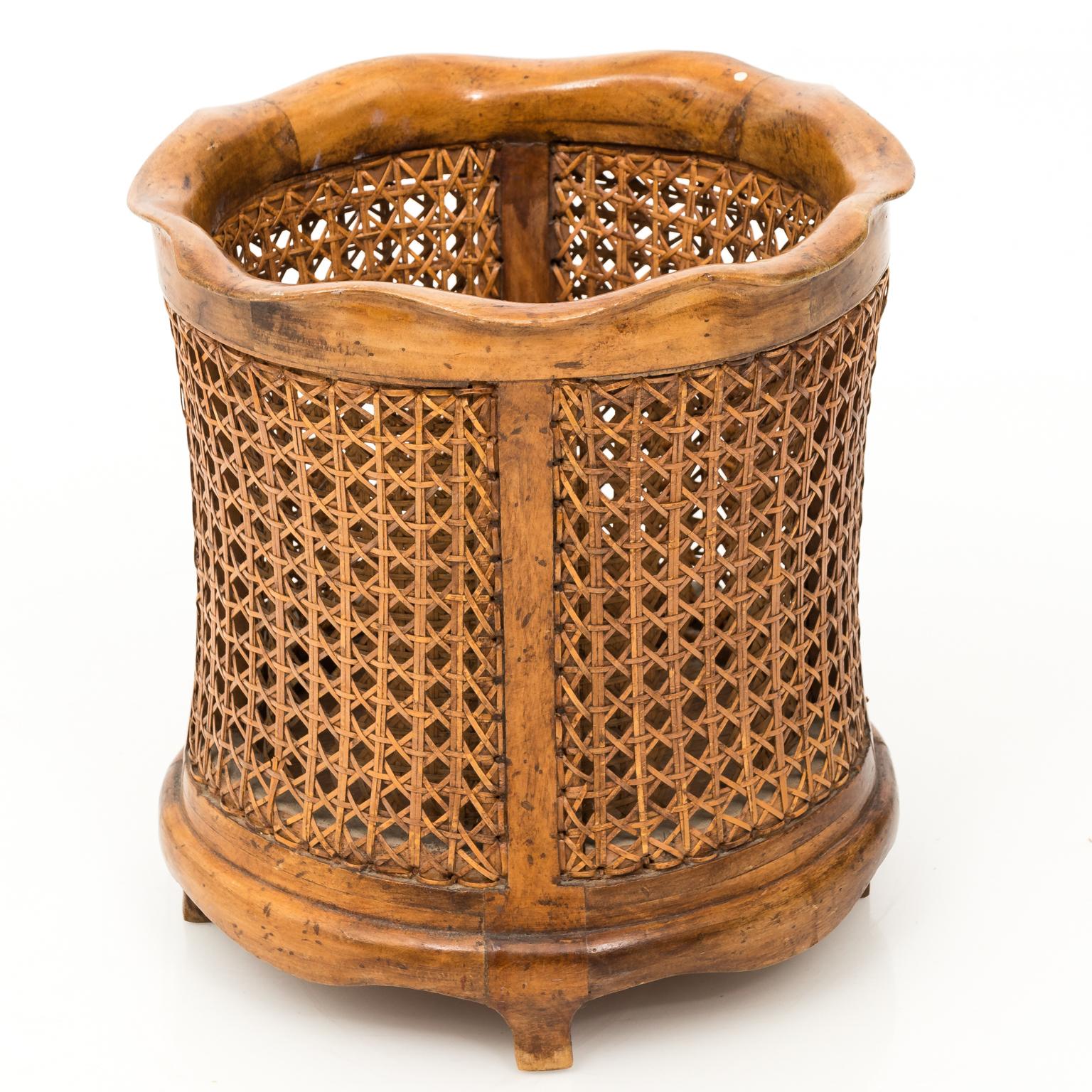 Regency Style Wicker Dust Bin 2