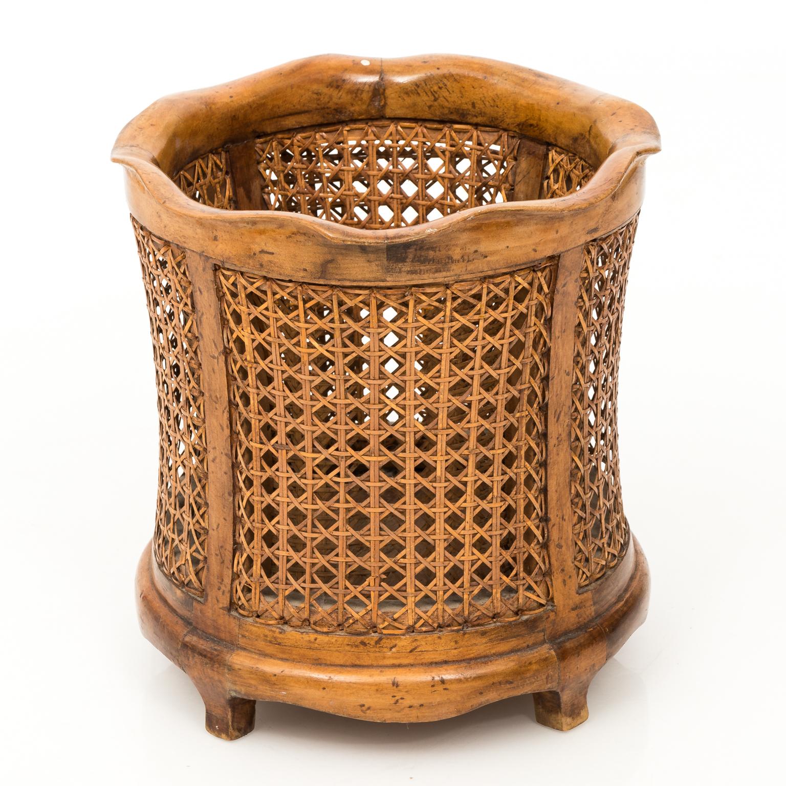 Regency Style Wicker Dust Bin 3