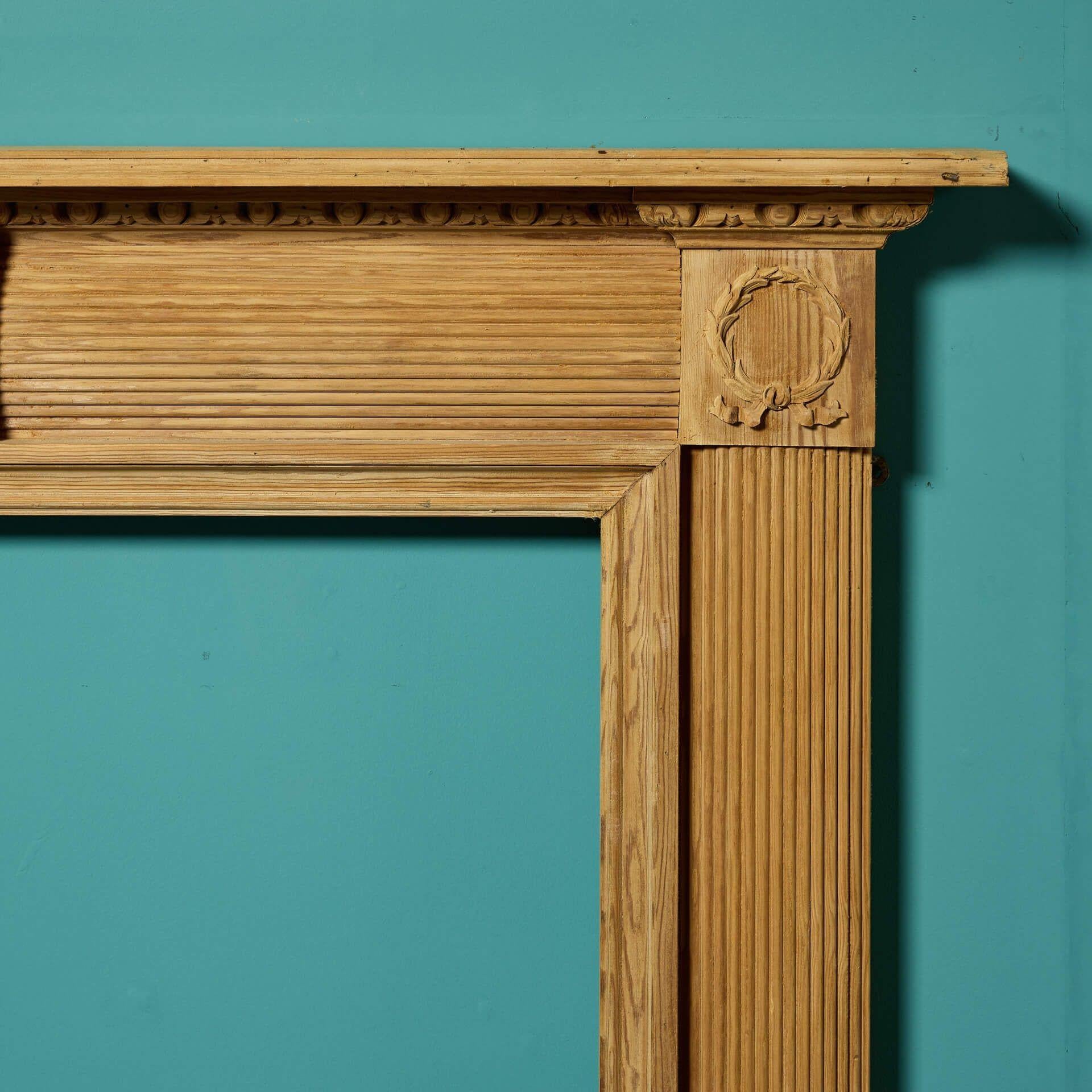 Regency Cheminée en bois de style Régence en vente