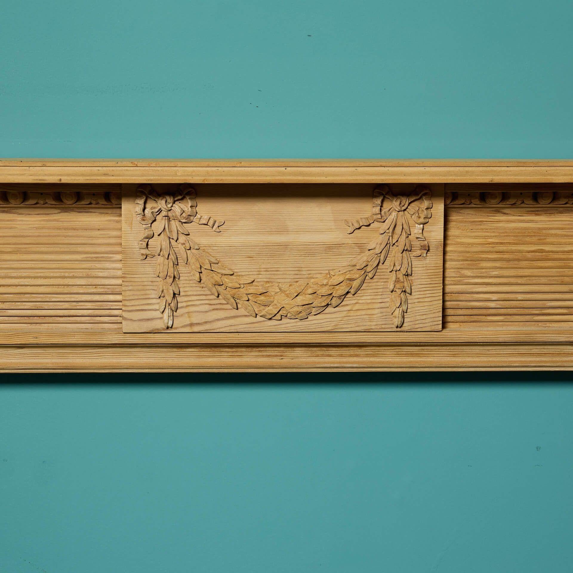 Anglais Cheminée en bois de style Régence en vente