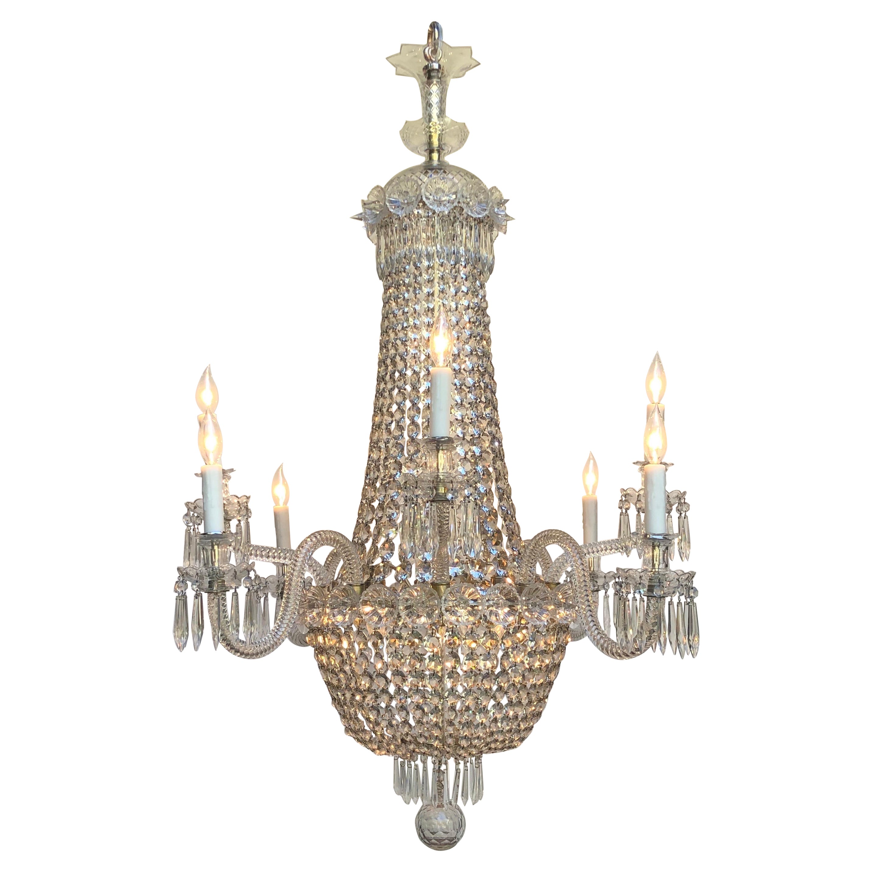 Lustre Regency à tentes et corbeilles en métal argenté et cristal / Gasolier huit lumières