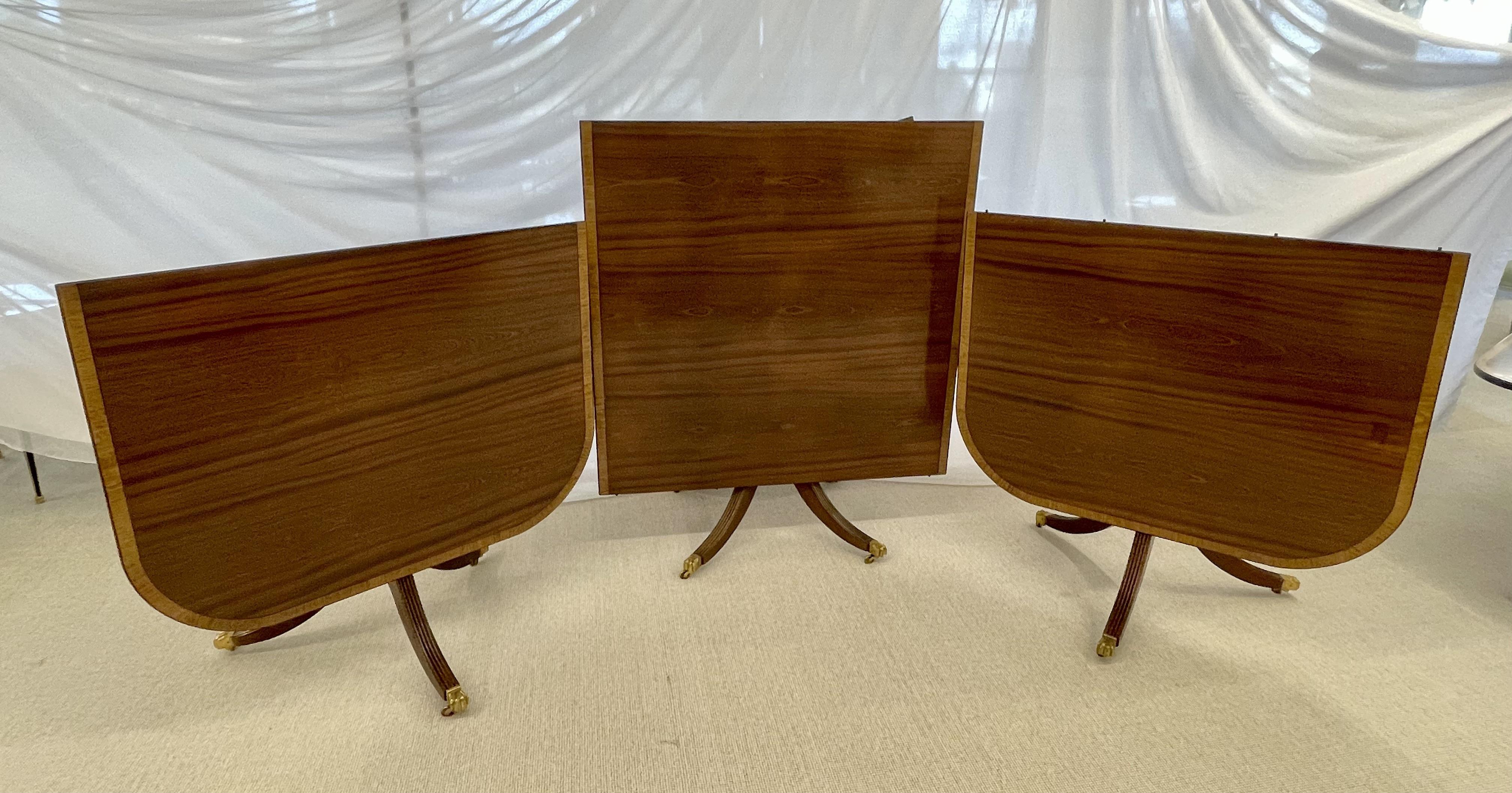 Regency Three-Pedestal Tilt-Top Dining Table, Banded, 19th/20th Century In Good Condition In Manhasset, NY