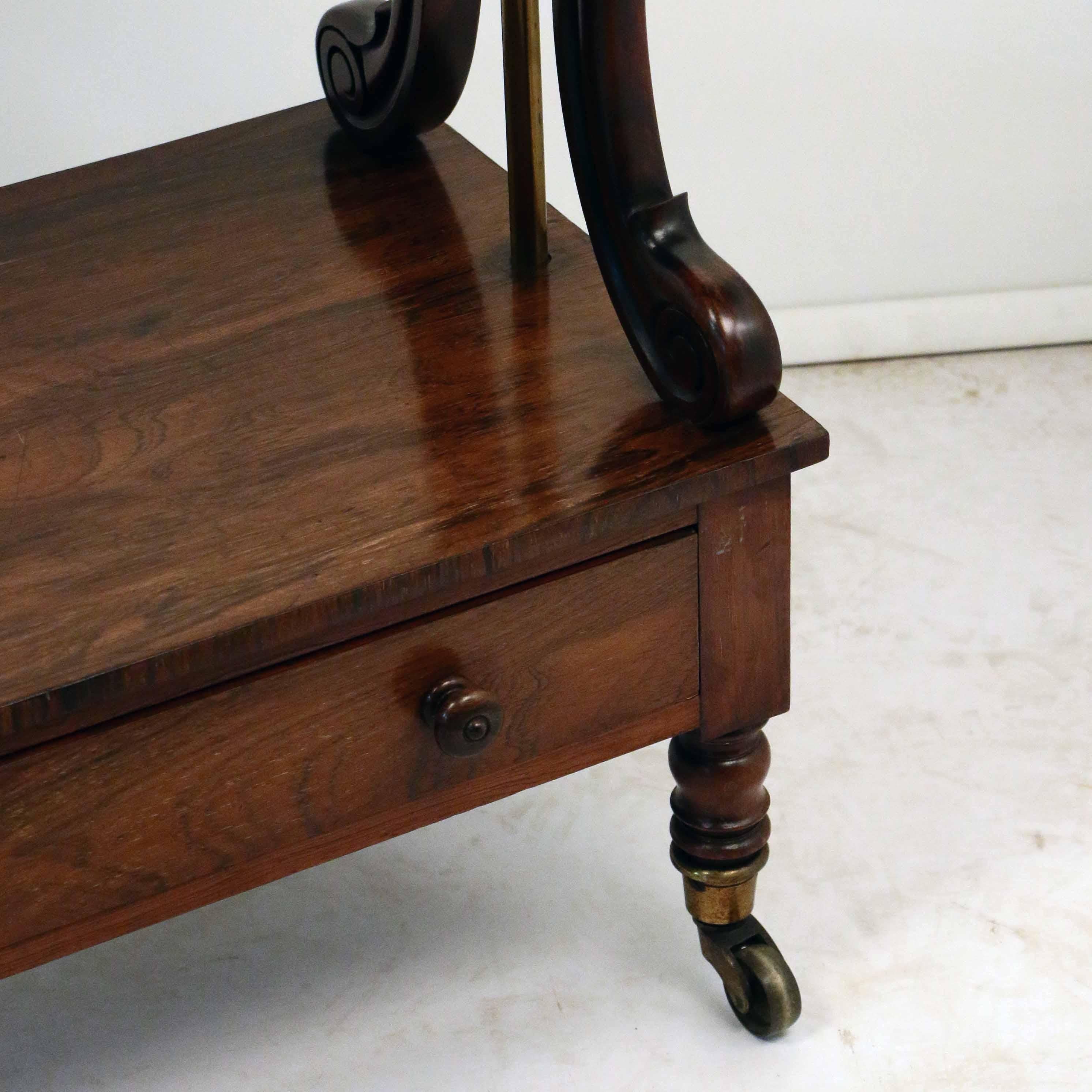 Regency Three-Tier Mahogany Whatnot (19. Jahrhundert)