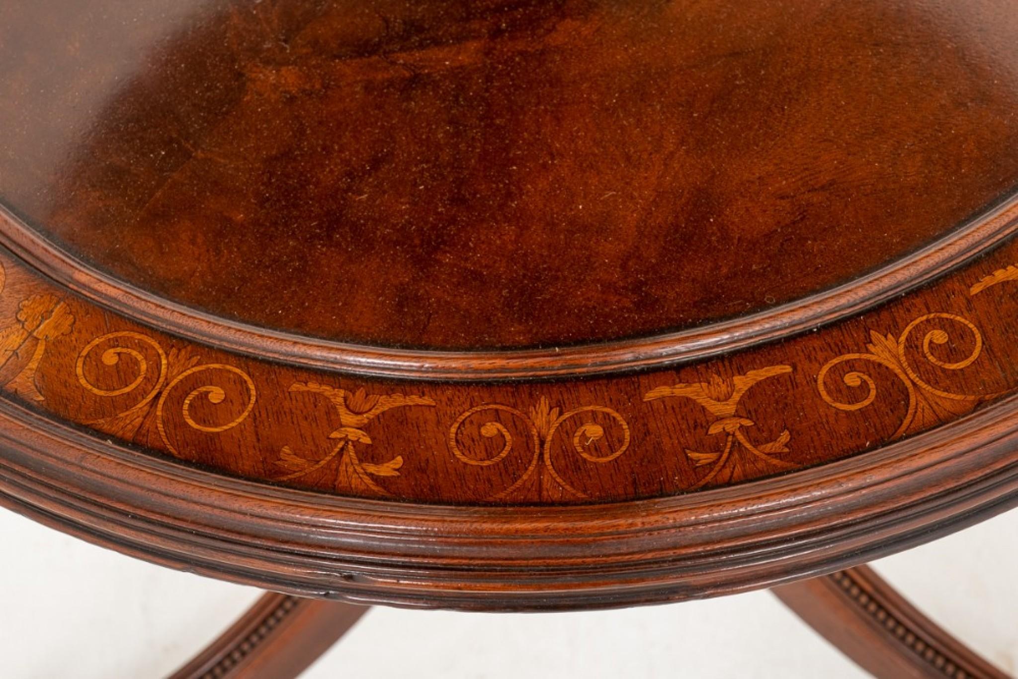 Acajou Table d'appoint Regency en acajou Antiquités en vente