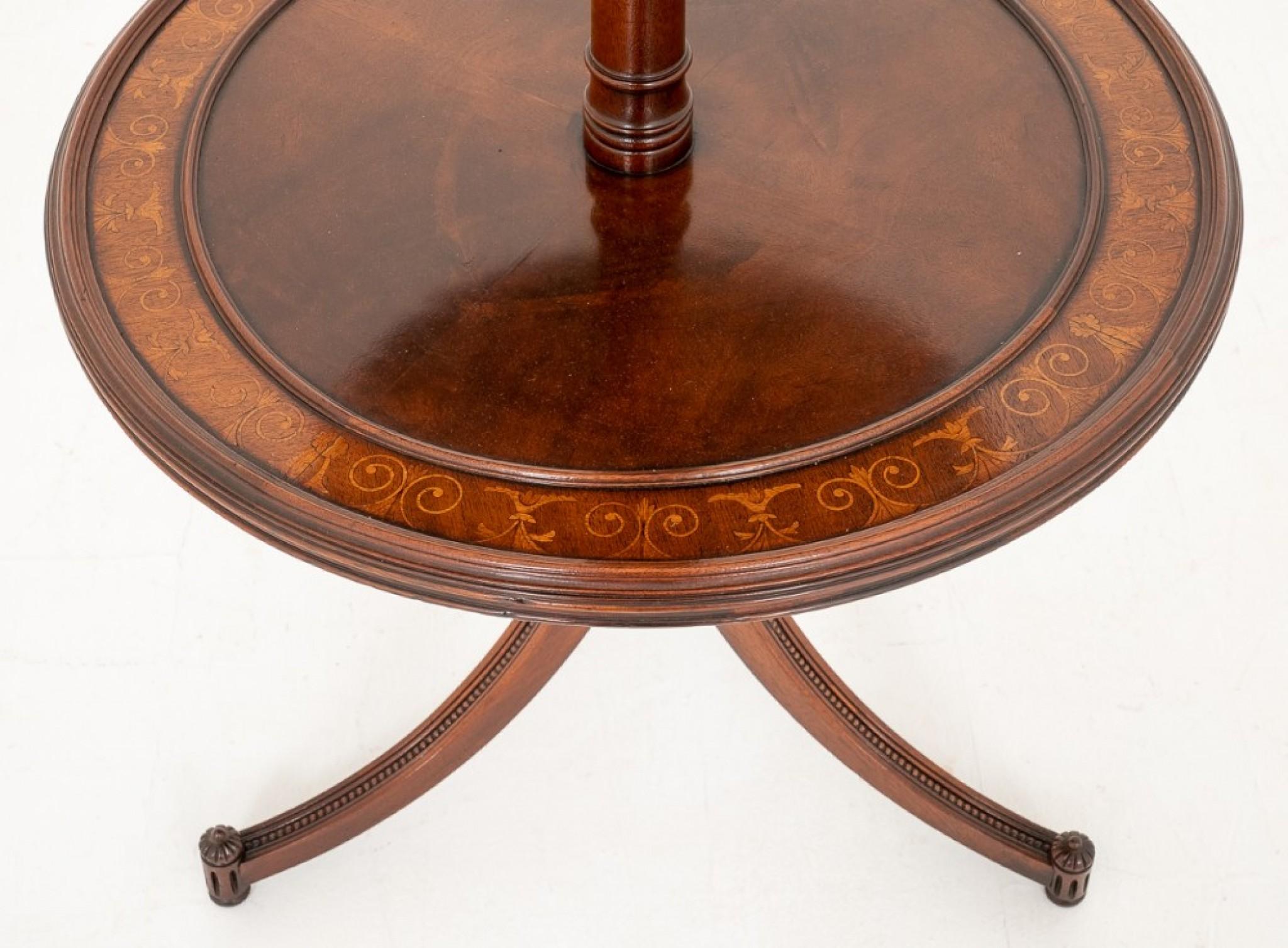 Table d'appoint Regency en acajou Antiquités en vente 1