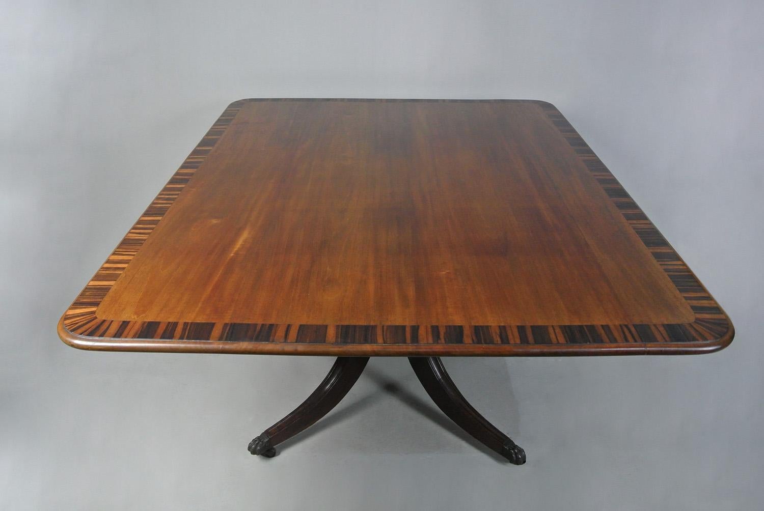 Regency Tilt Top Supper Table with Coromandel Crossbanding c. 1820 In Good Condition For Sale In Heathfield, GB