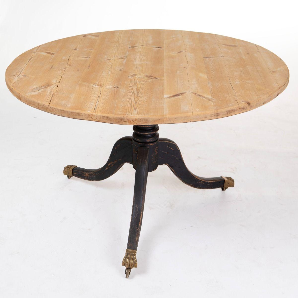 Dipinto Tavolo inclinabile Regency con piano in pino e base dipinta di nero in vendita