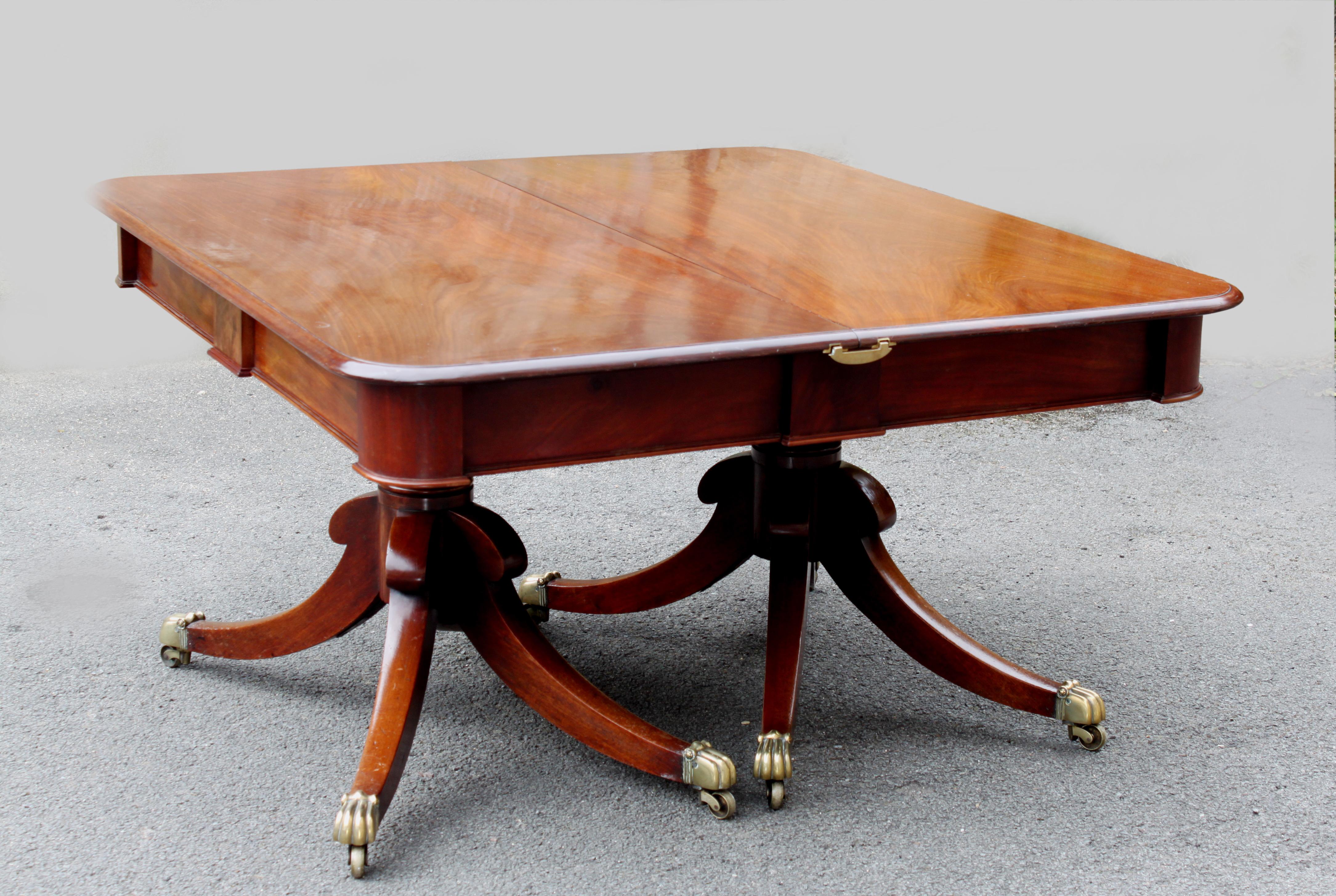 Mesa de comedor de dos columnas Regency Regencia en venta