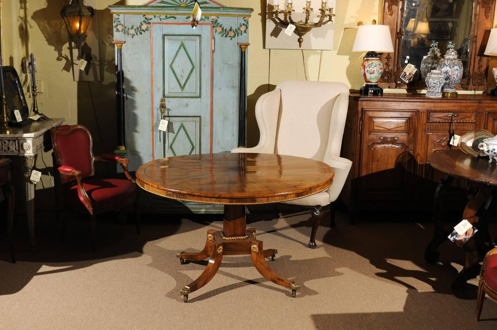 Regency Walnut and Elm Center Table, Early 19th Century 1