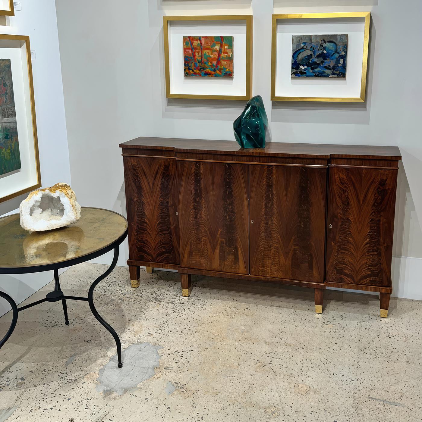 Vietnamita Credenza Regency in noce in vendita