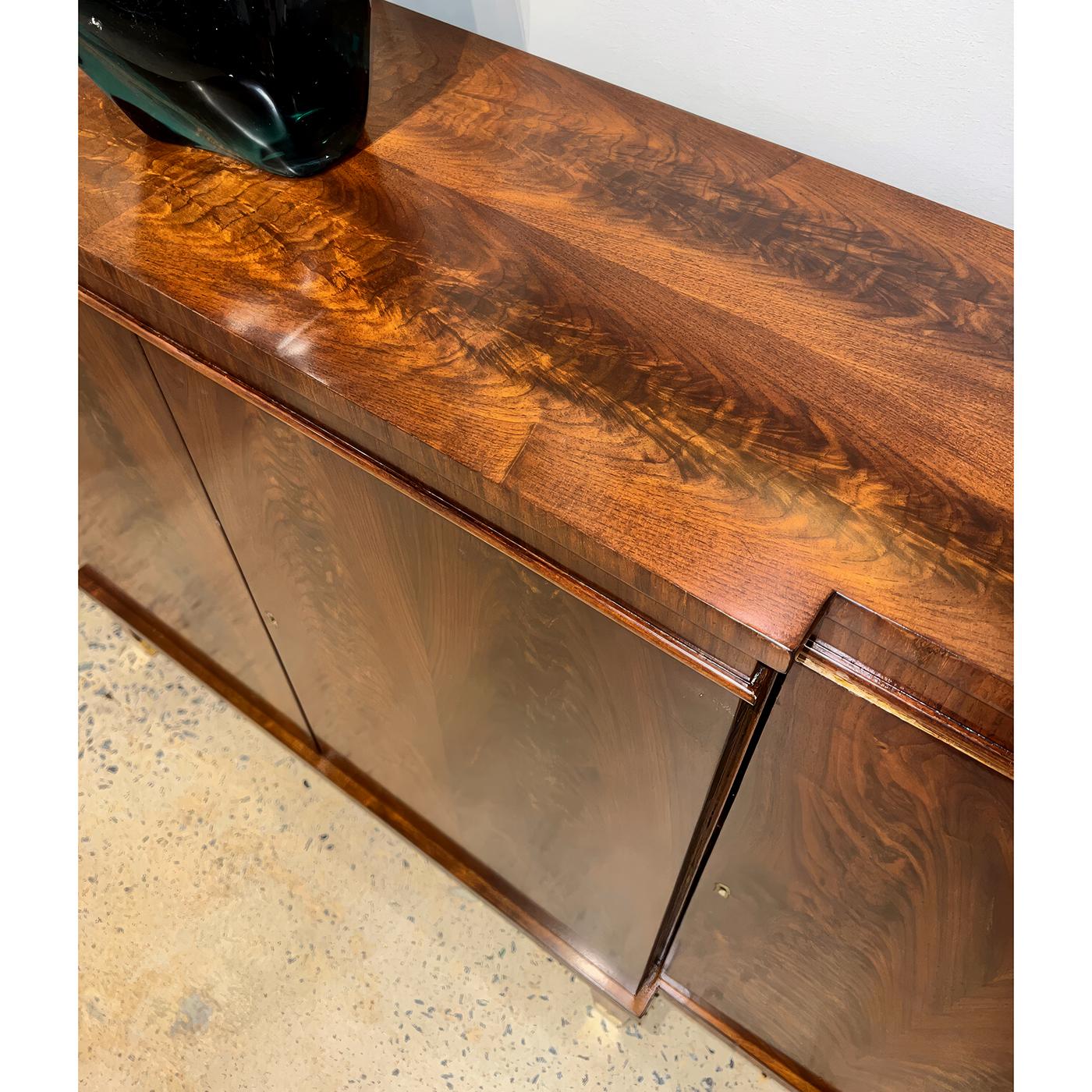 XXI secolo e contemporaneo Credenza Regency in noce in vendita
