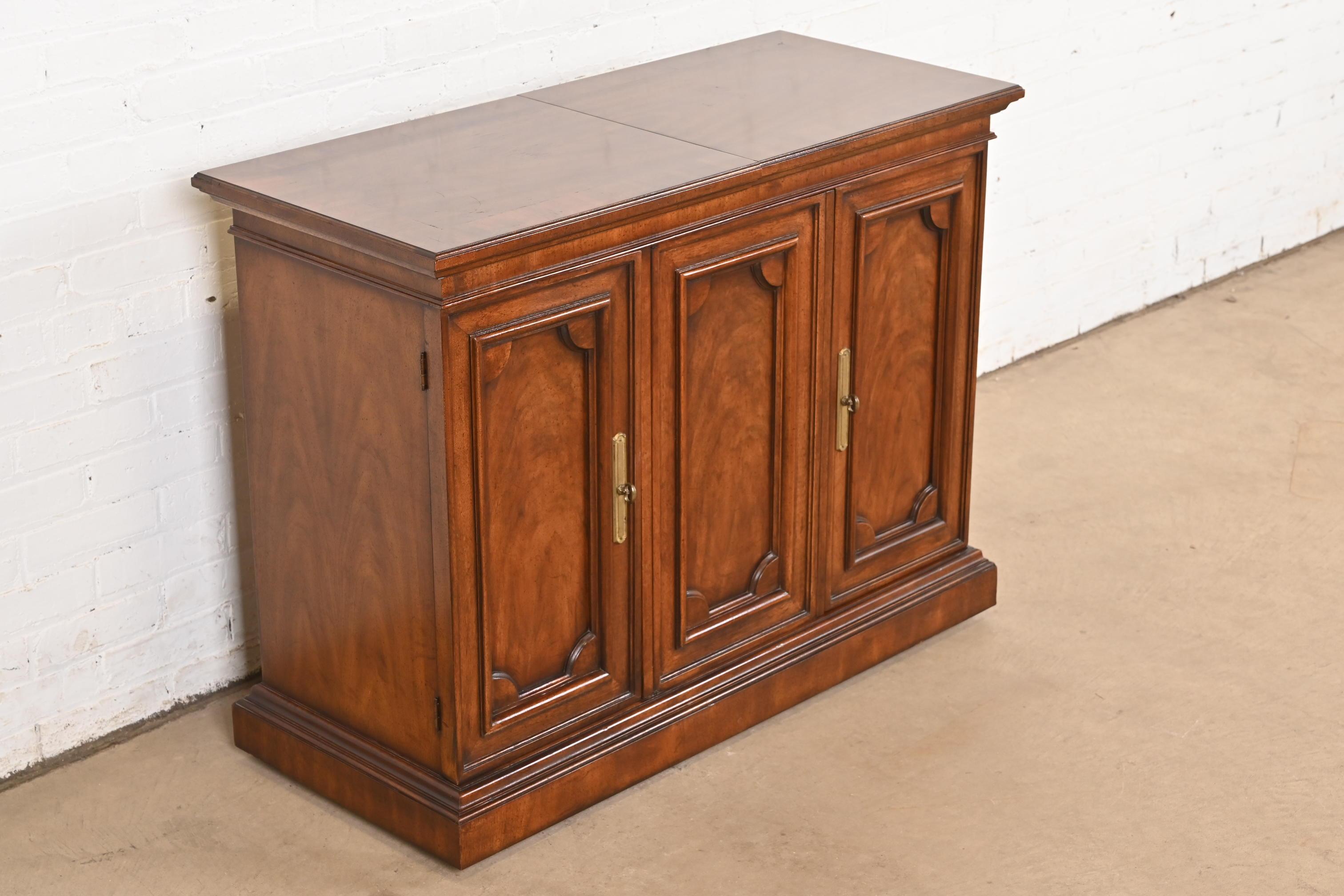 Late 20th Century Regency Walnut Expanding Top Buffet Server or Bar Cabinet by Mount Airy For Sale