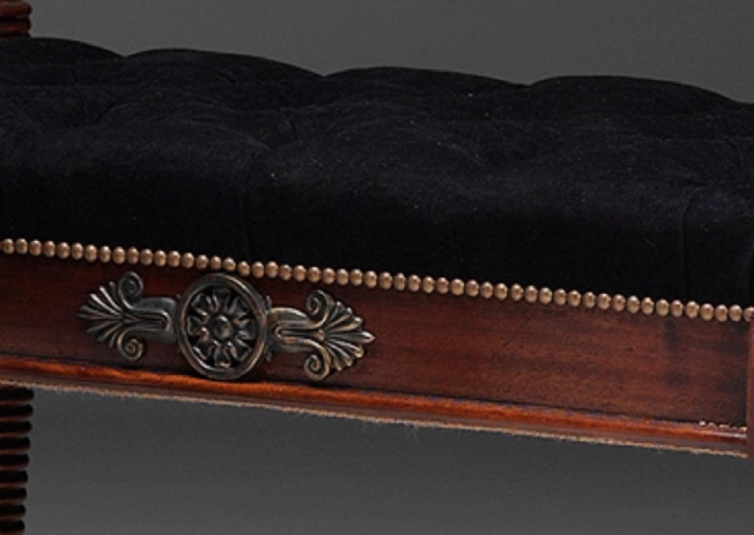 Sculpté à la main Banc de fenêtre Regency en vente