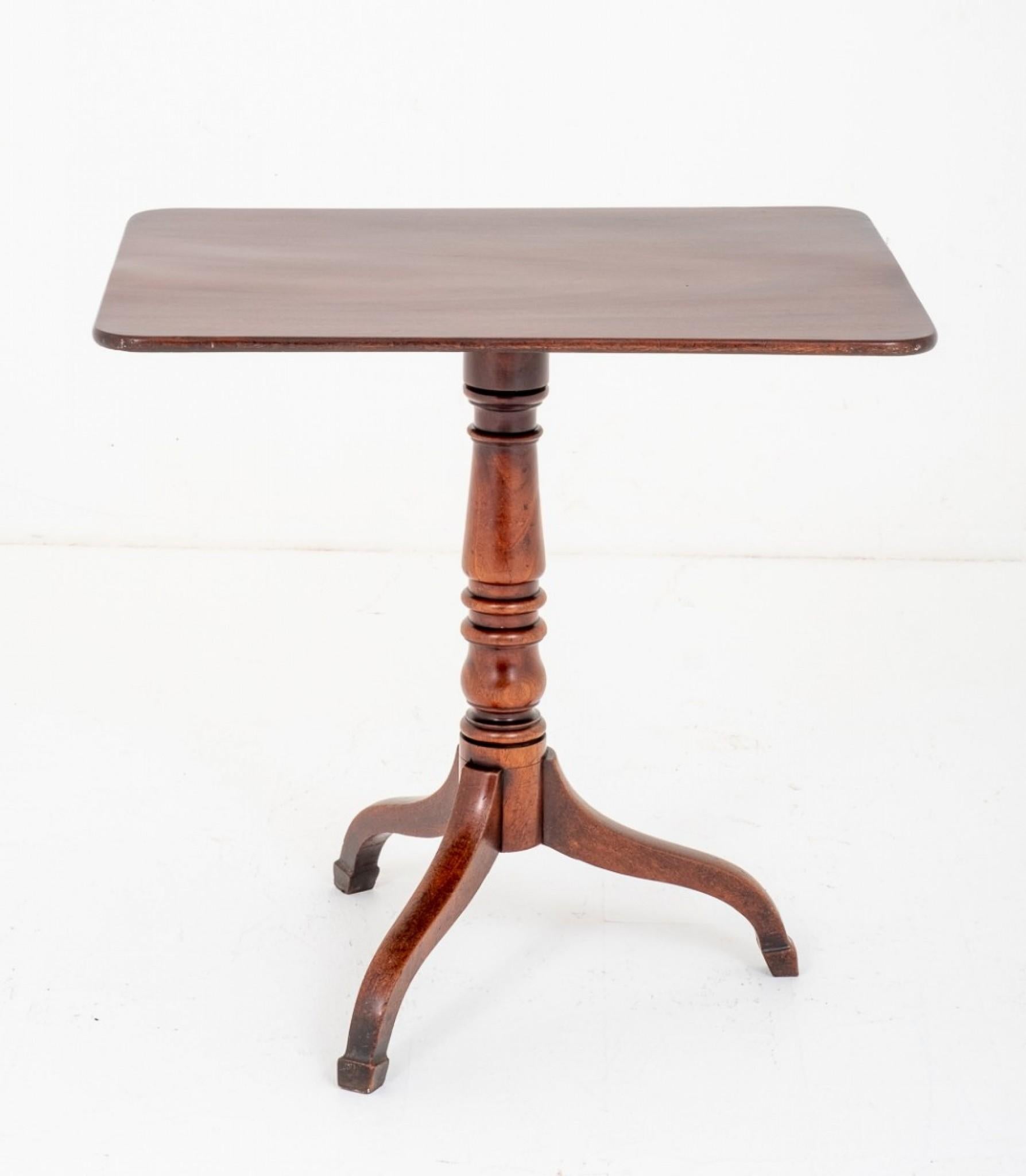 Table à vin Regency Tables d'appoint en acajou ancien en vente 1