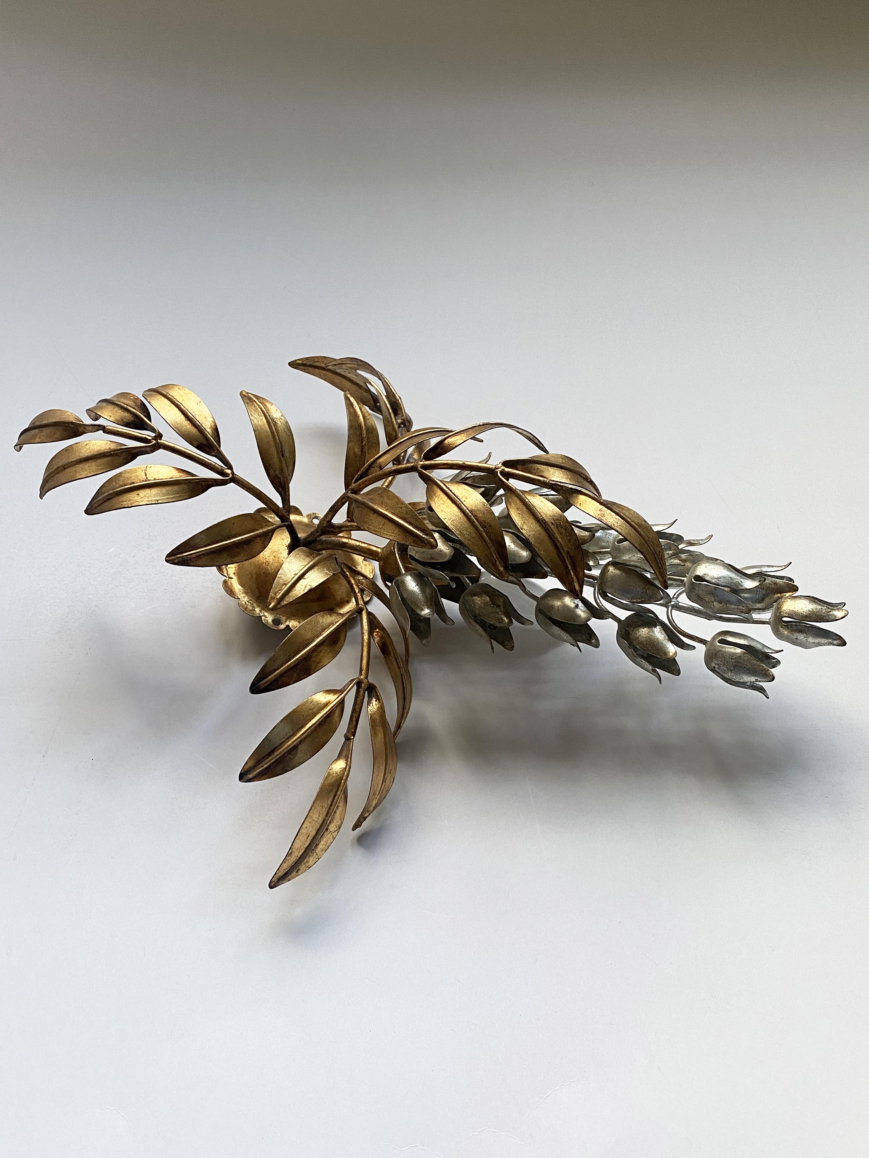Regency Wisteria Flower Sconce by Hans Kögl in the style of Maison Jansen, 1970s In Good Condition For Sale In Lille, FR