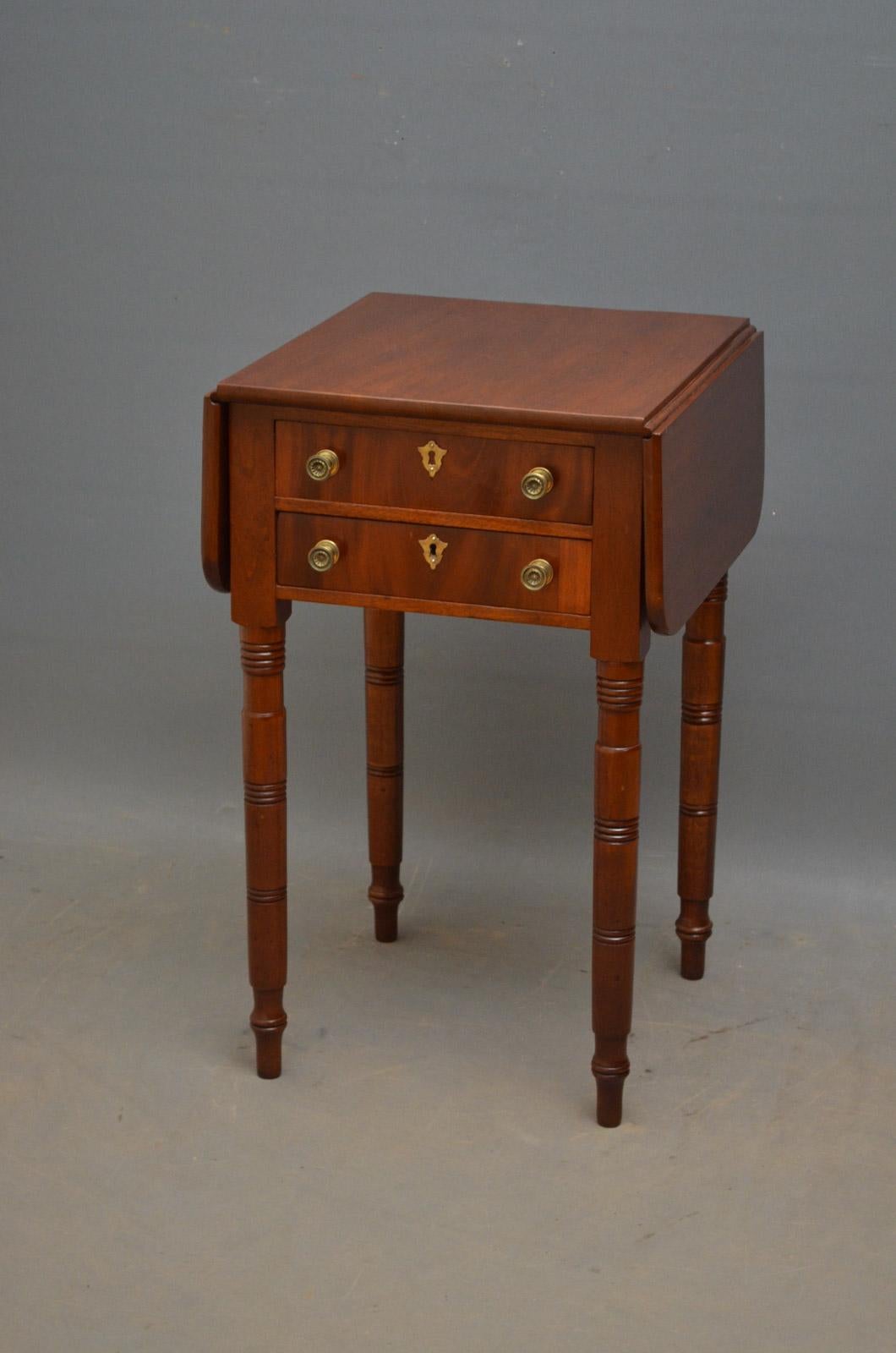 Sn505, very elegant Regency, work table in mahogany, having drop leaves, three drawers with figured mahogany fronts, brass knobs and escutcheons, all standing on slim, turned and ringed legs. This attractive side table would make fantastic lamp