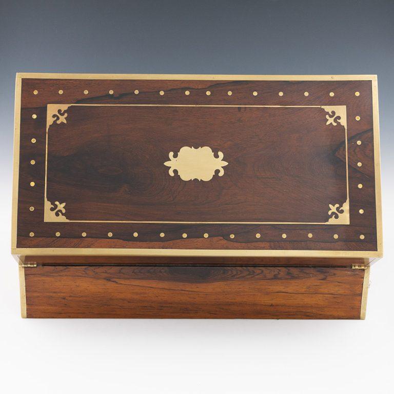 Piano di scrittura Regency con impiallacciatura in palissandro c1810 in vendita 1