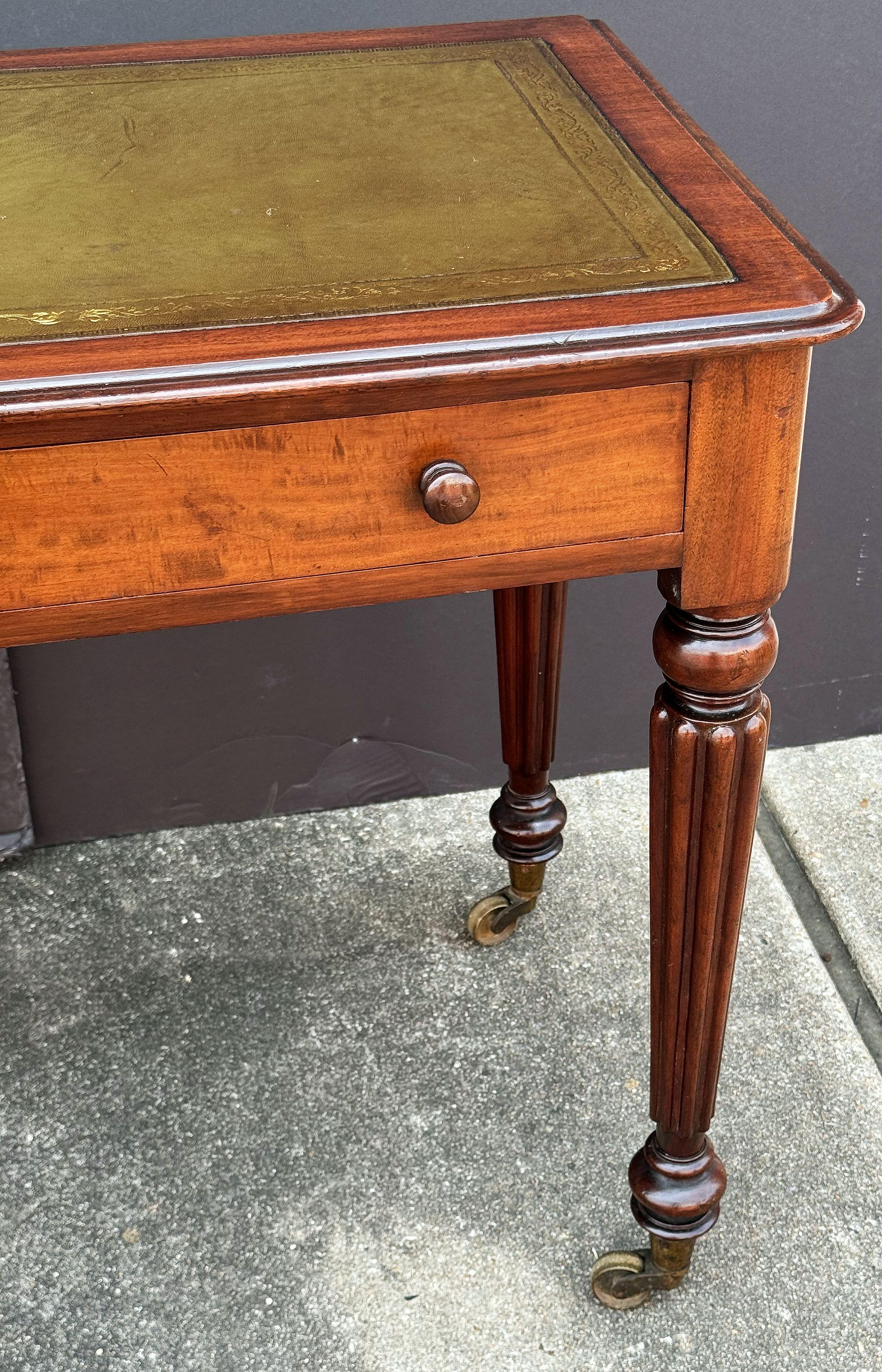 Regency-Schreibtisch oder Schreibtisch aus Mahagoni mit Lederplatte aus England im Angebot 4