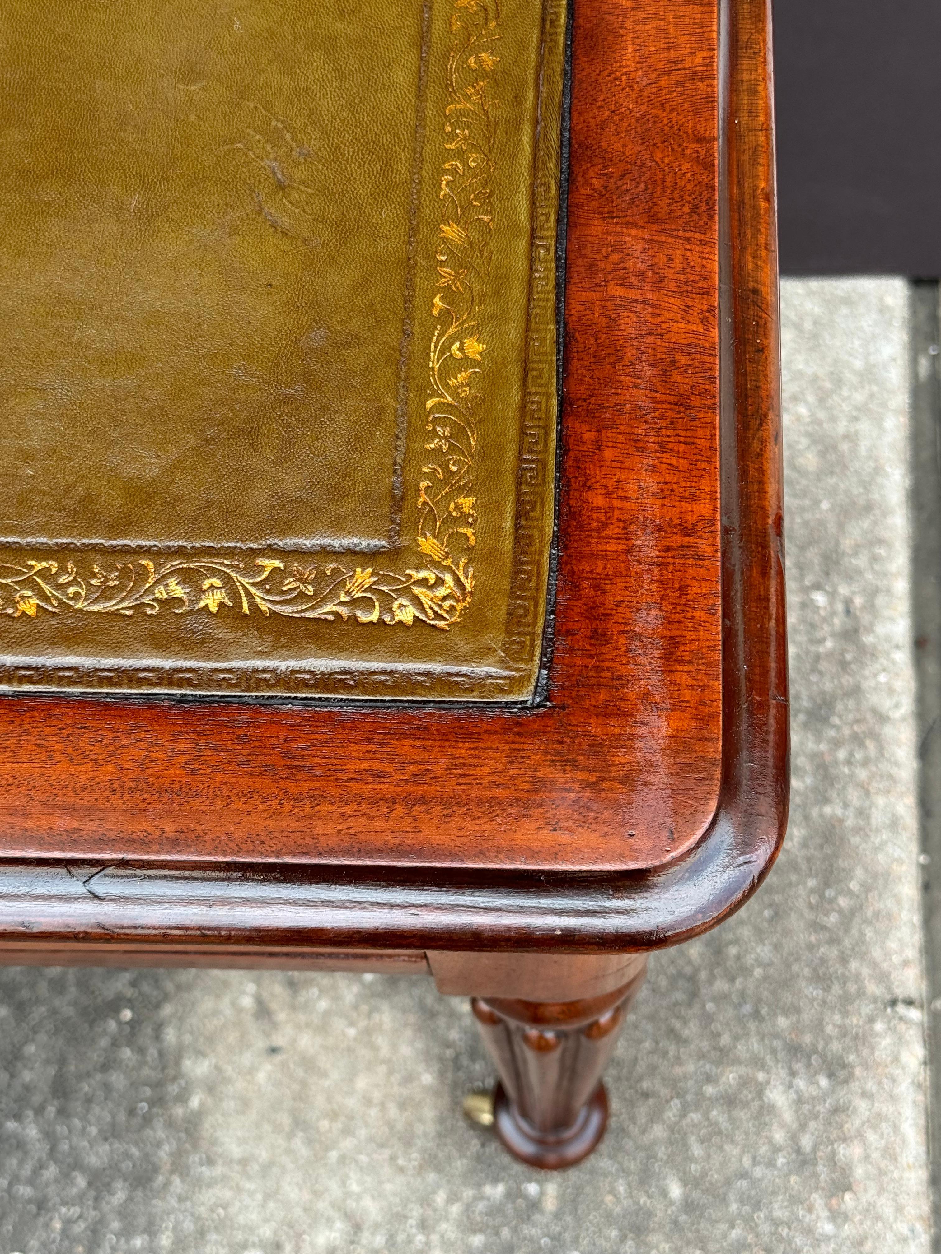 Regency-Schreibtisch oder Schreibtisch aus Mahagoni mit Lederplatte aus England im Angebot 5