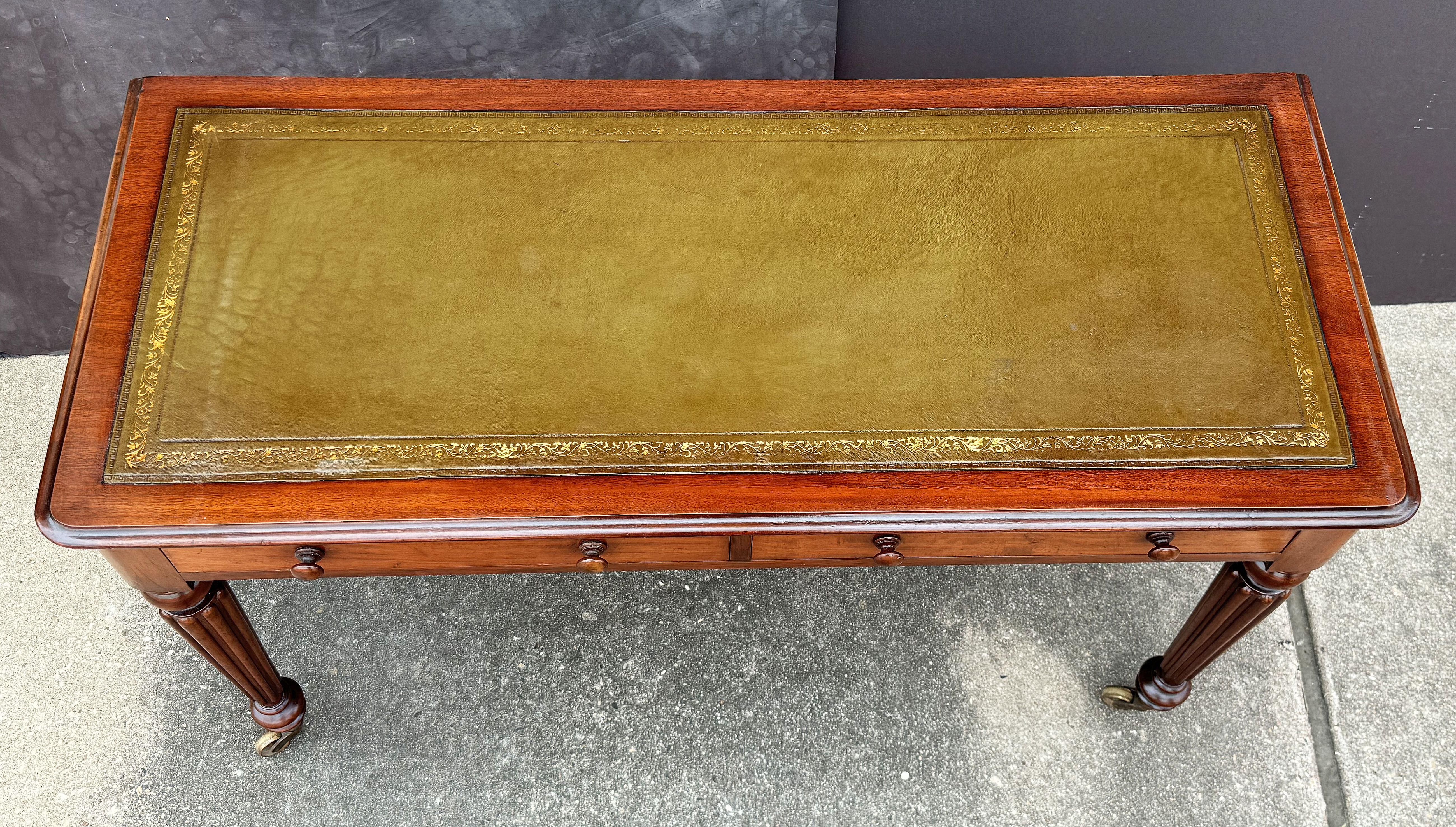 Regency-Schreibtisch oder Schreibtisch aus Mahagoni mit Lederplatte aus England im Angebot 1