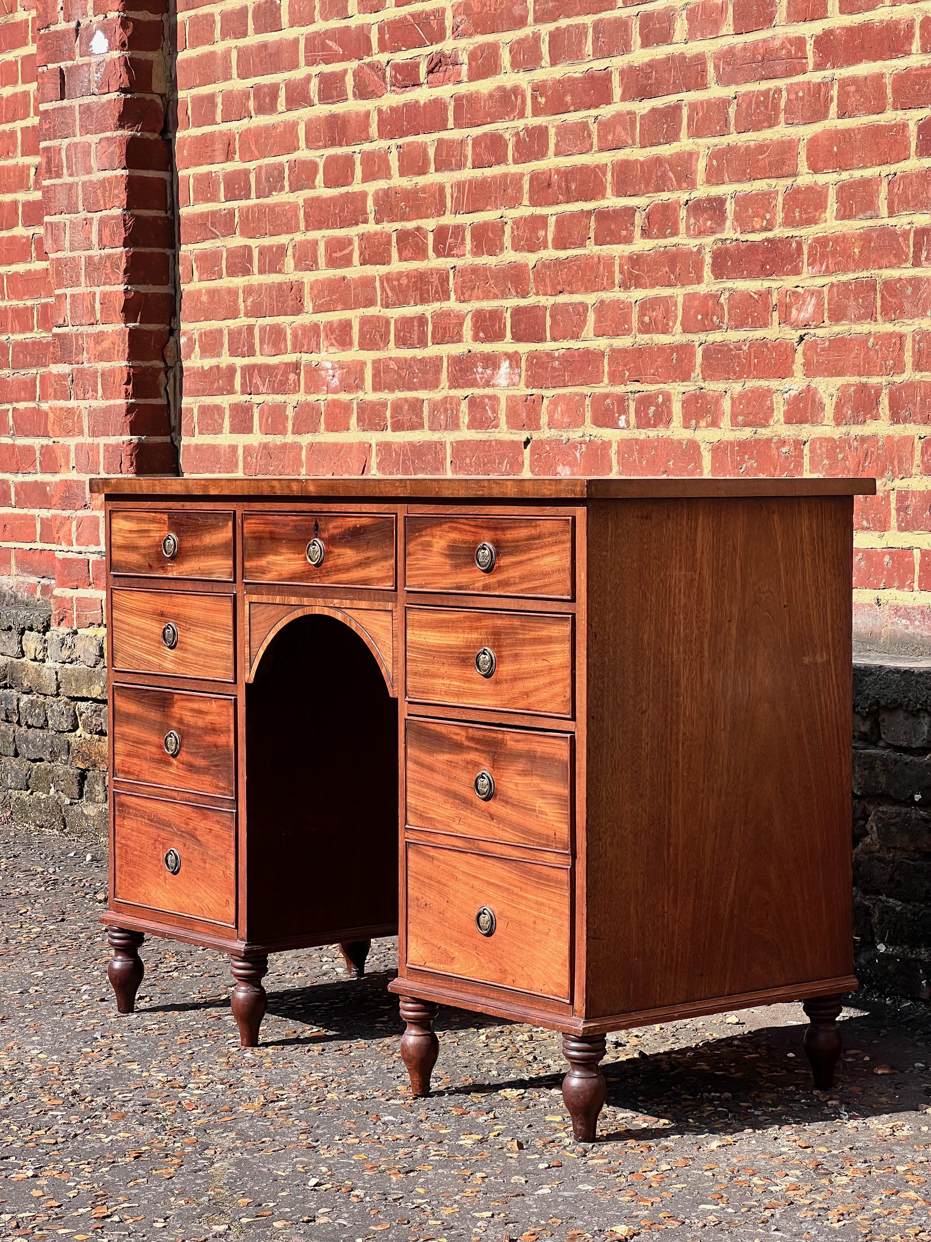 A superb quality Regency side table or in the manner of Gillows.
England, circa 1820.

Why we like it

With its superb quality of construction, premium veneers of the best Santo Domingo mahogany, splendid colour and patination, this table is